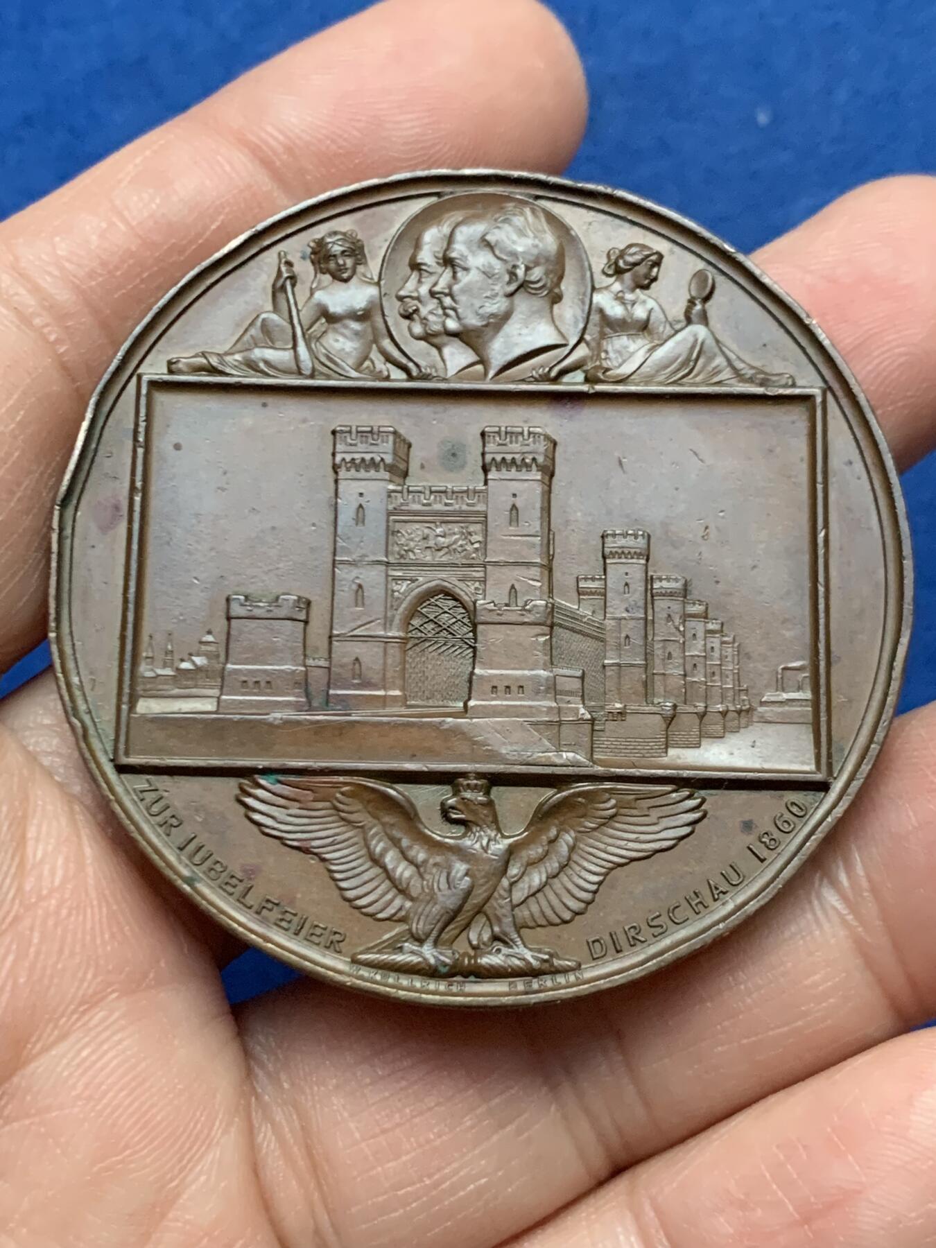 《竞宝斋》第450场 周日，周一，周二  3场连拍 （全场包邮，欢迎送拍） 德国1860年普鲁士特切夫铁路大桥落成及建市600周年纪念铜章，极美高浮雕，58.9克，50.5mm。