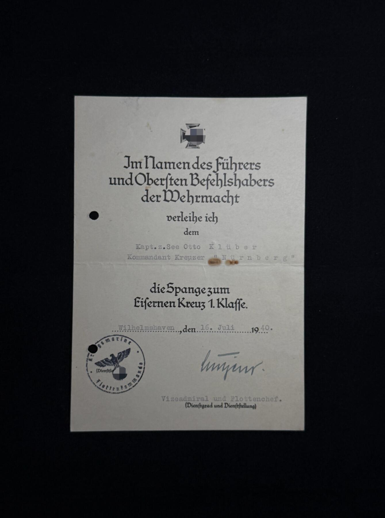 欢庆元旦！戎马世界章牌大赏第109期元旦大拍 德国一级铁十字勋饰证书，由海军上将吕特晏斯（RK）（俾斯麦丹麦海战指挥官）亲笔签署，授予海军少将奥托.克虏伯，其历任纽伦堡号巡洋舰舰长北海舰队总司令、德意志号战列舰火炮第一军官，是海军第一批dk获得者，极其稀少，附其百科介绍与其子回忆录