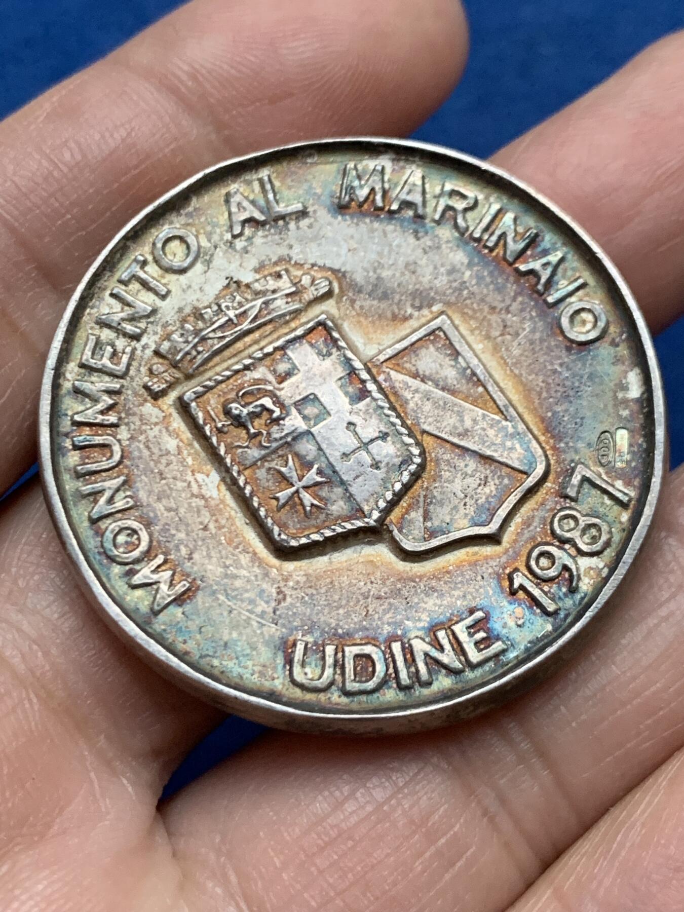 《竞宝斋》第450场 周日，周一，周二  3场连拍 （全场包邮，欢迎送拍） 1987年意大利乌迪内海军纪念碑银章 31.15克 40.6mm