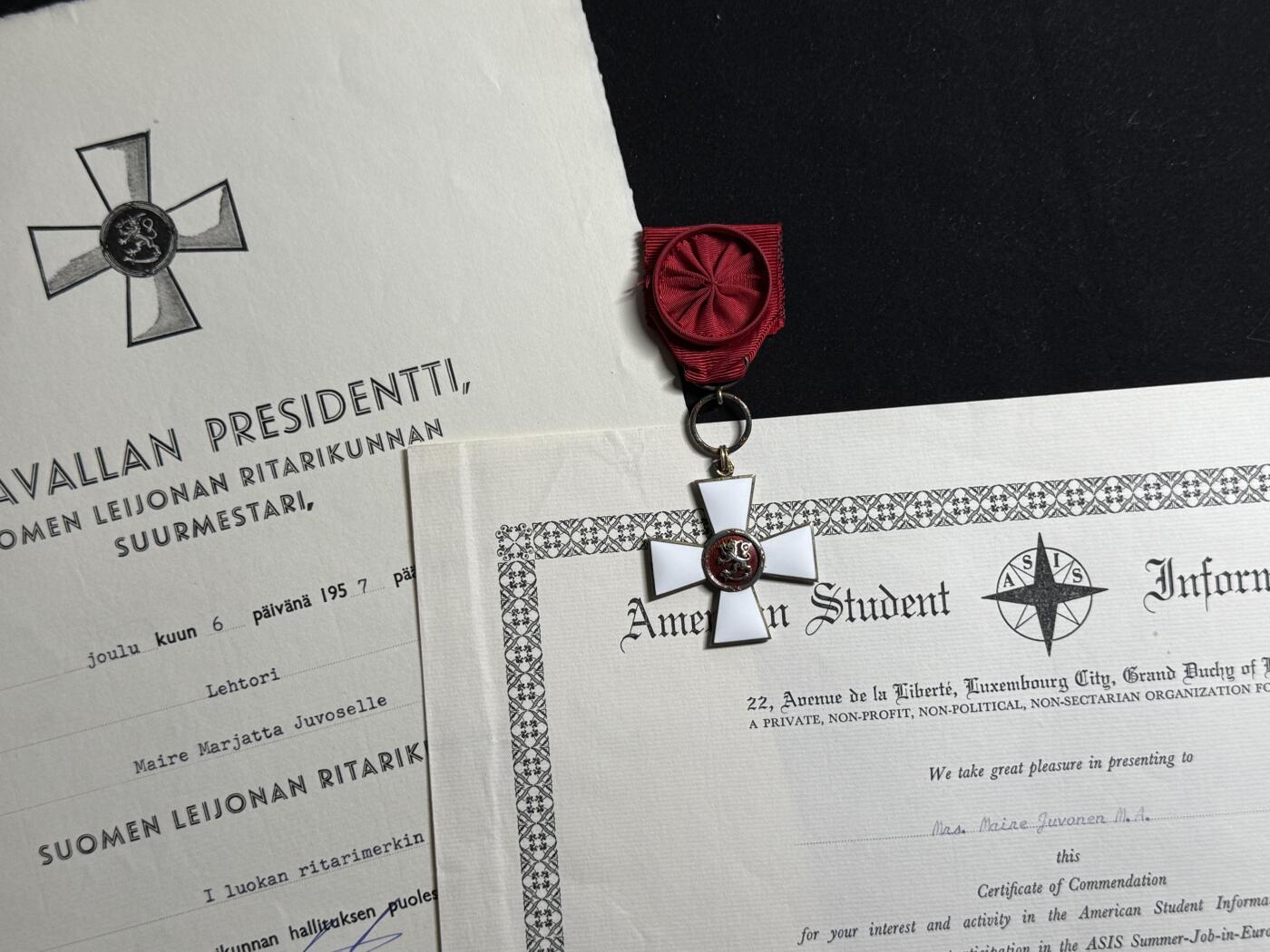 欢庆元旦！戎马世界章牌大赏第109期元旦大拍 芬兰骑士一级雄狮勋章，银制镀金 带证，授予女性教师 得主战时任准军事辅助人员（lotta)，带部分履历