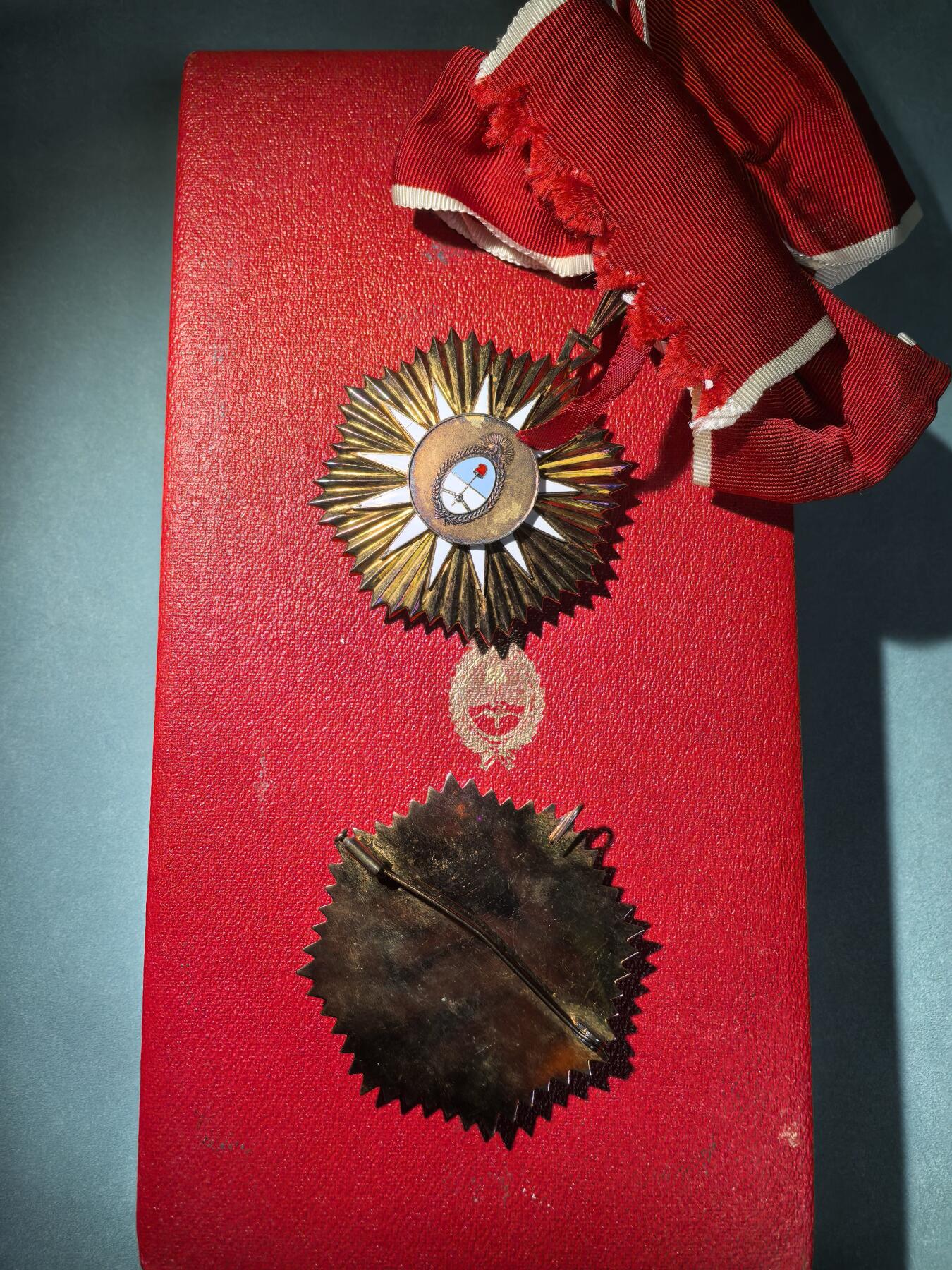 盛世勋华——号角文化勋章邮票专场拍卖第295期 阿根廷共和国大十字级五月勋章 原盒全套 少见