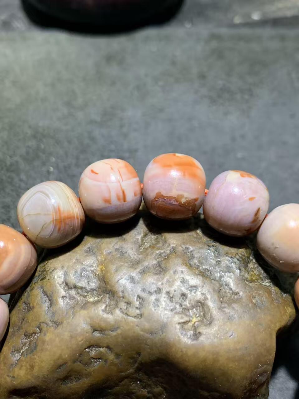 川料南红玛瑙老形桶珠手串一条，