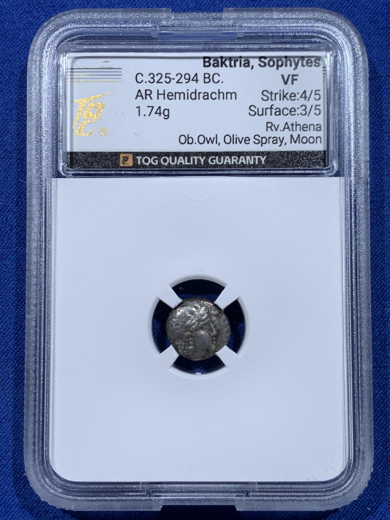 《竞宝斋》第450场 周日，周一，周二  3场连拍 （全场包邮，欢迎送拍） TQG VF 巴克特里亚 公元前325-294年 仿雅典城邦猫头鹰银币 非常有意思的品种 正反面打制图案清晰可见 东西方文化交流的见证