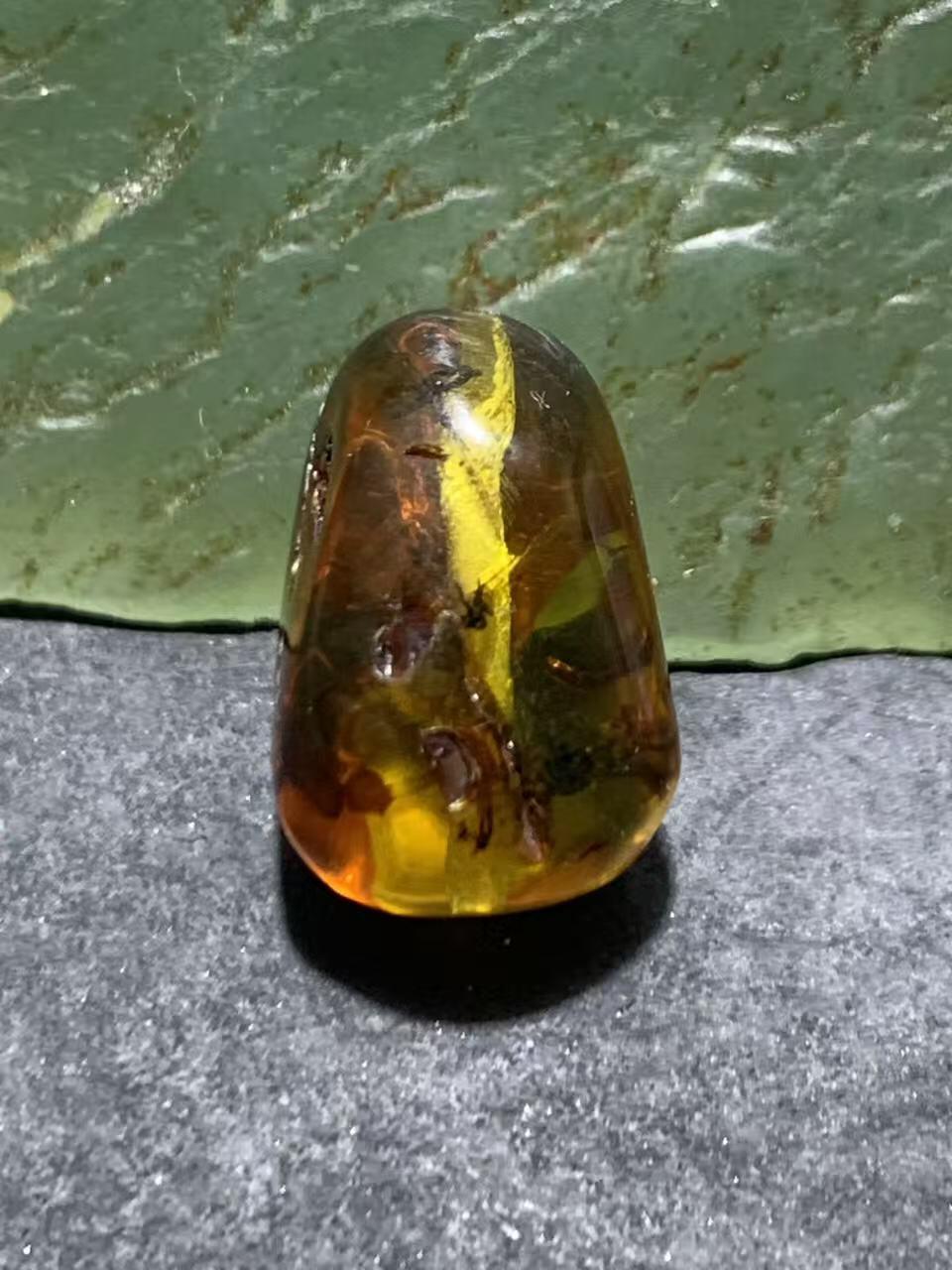 乌克兰花珀通货随形珠一个，