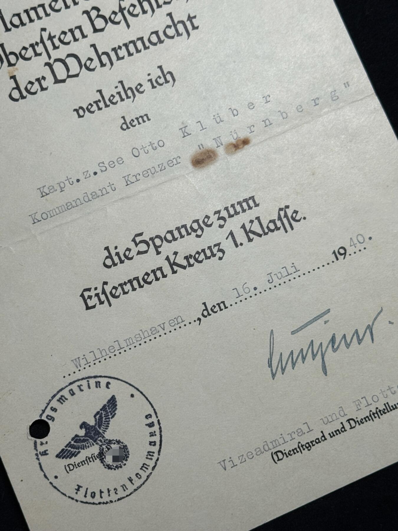 欢庆元旦！戎马世界章牌大赏第109期元旦大拍 德国一级铁十字勋饰证书，由海军上将吕特晏斯（RK）（俾斯麦丹麦海战指挥官）亲笔签署，授予海军少将奥托.克虏伯，其历任纽伦堡号巡洋舰舰长北海舰队总司令、德意志号战列舰火炮第一军官，是海军第一批dk获得者，极其稀少，附其百科介绍与其子回忆录