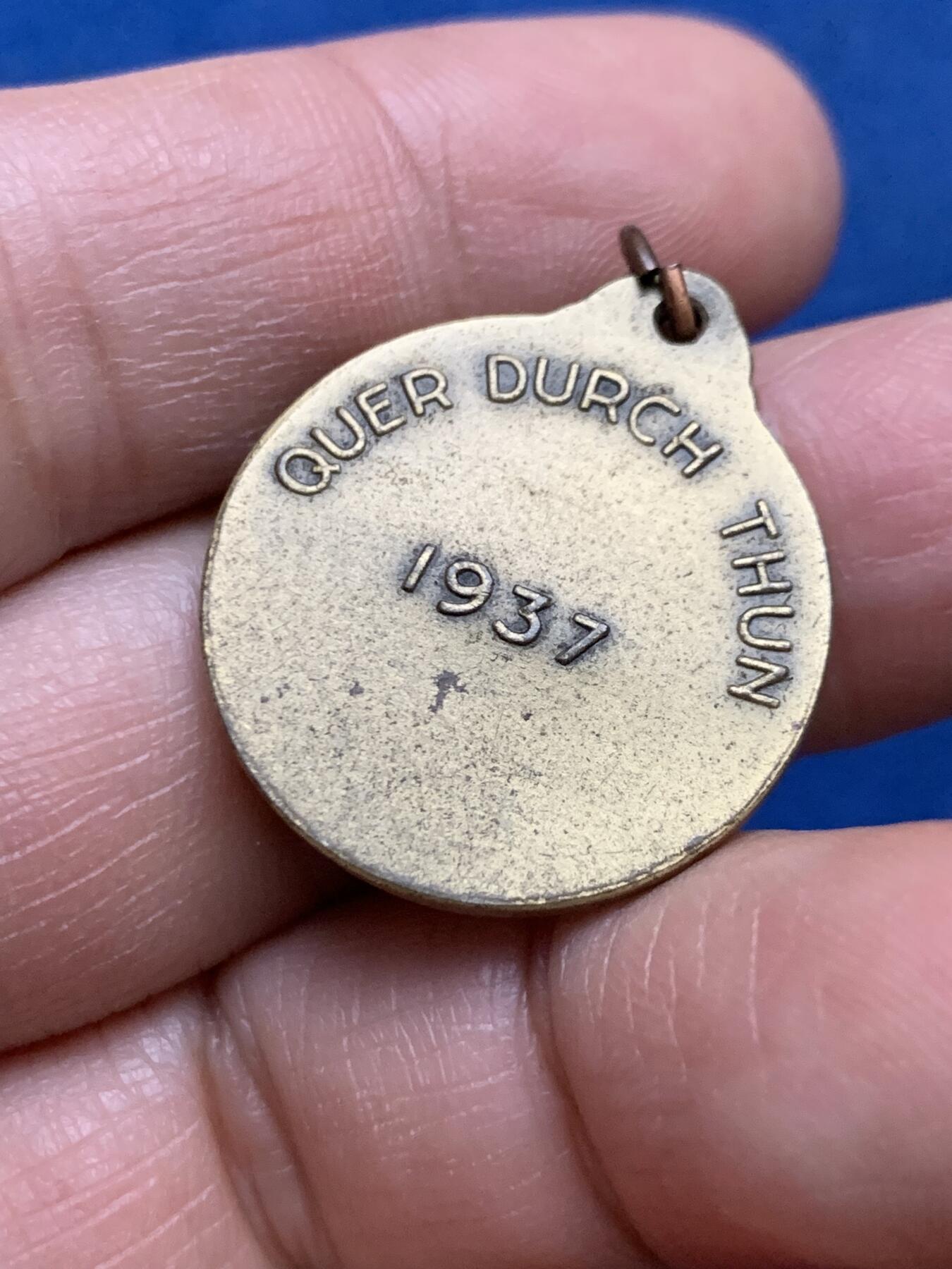 《竞宝斋》第450场 周日，周一，周二  3场连拍 （全场包邮，欢迎送拍） 瑞士伯尔尼州1937年穿越图恩-田径运动纪念章 7.6克 24.8mm 特殊岁月 难得举行