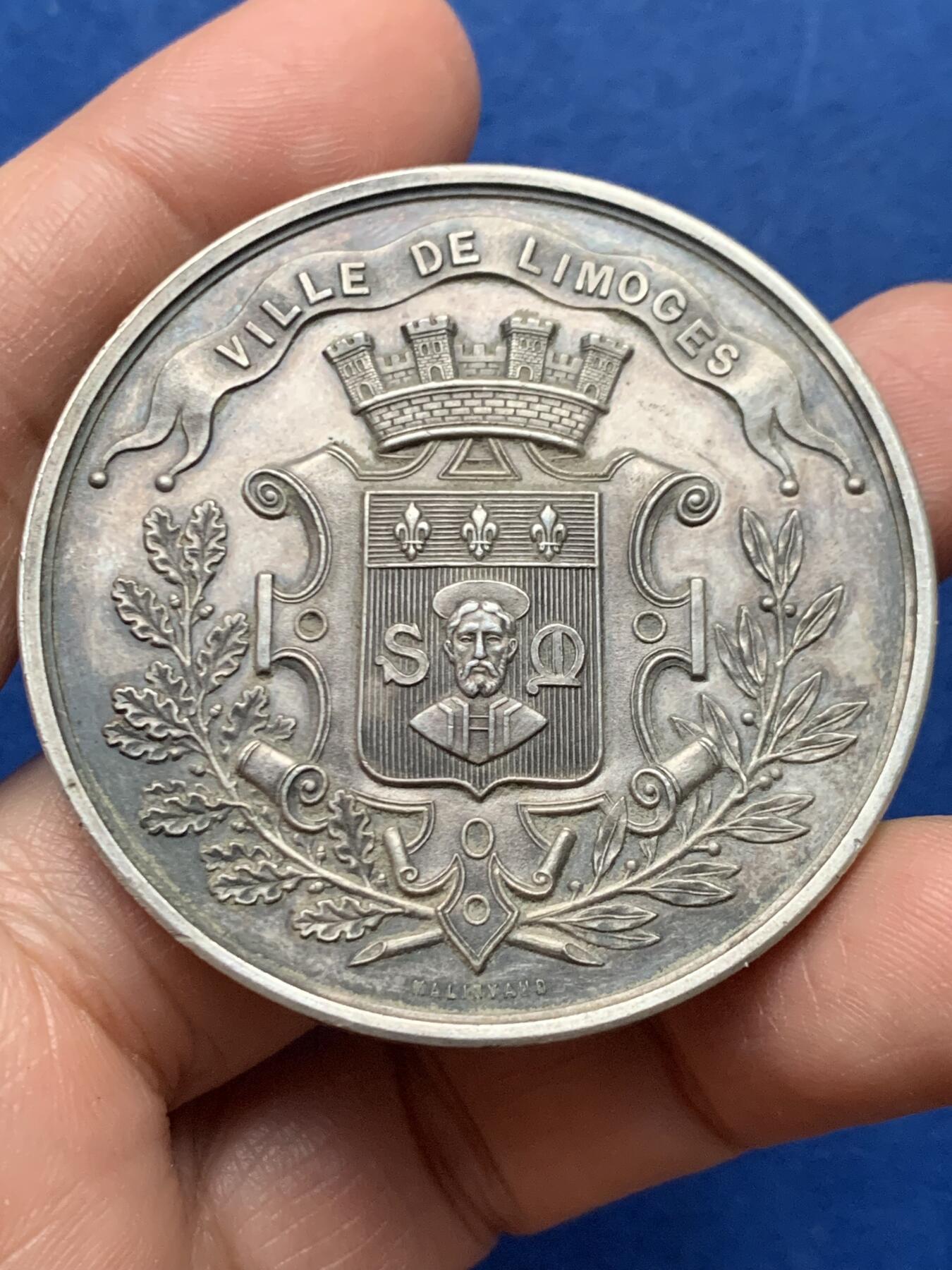 《竞宝斋》第450场 周日，周一，周二  3场连拍 （全场包邮，欢迎送拍） 法国利摩日市城市纪念大银章 61.1克 50.3mm 丰饶角银标