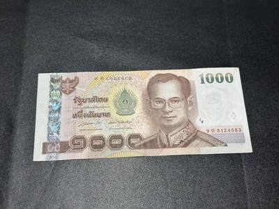 《外钞收藏家》第五百九十六期（精品大拍场）（本平台长期征集拍品、欢迎藏友们联系合作） - 泰国1000泰铢 非全新 品相如图 尾583