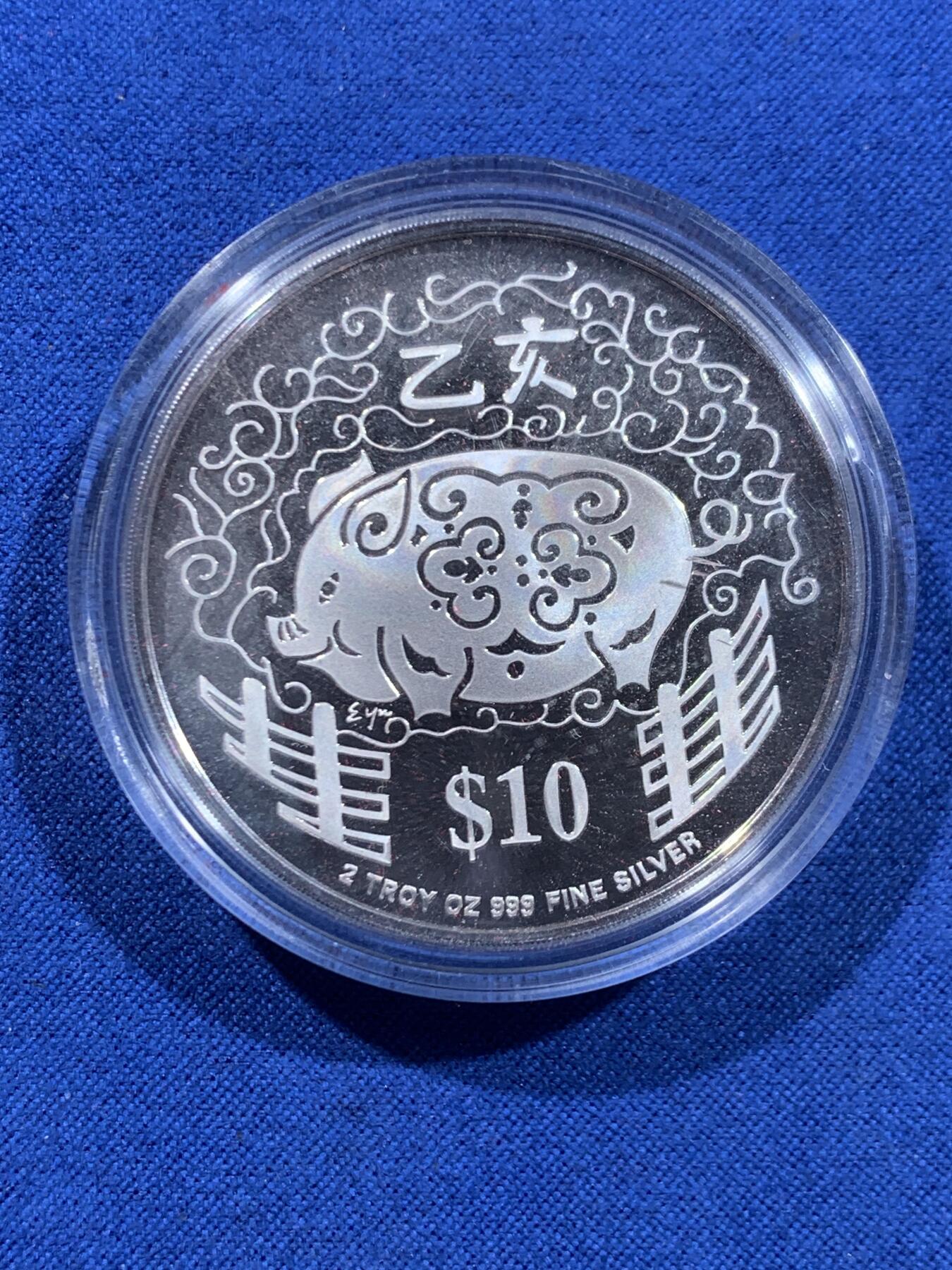 《竞宝斋》第450场 周日，周一，周二  3场连拍 （全场包邮，欢迎送拍） 新加坡1995年10元精制加厚银币 农历-乙亥猪年 2盎司999银 发行量3万5千枚 盒证全