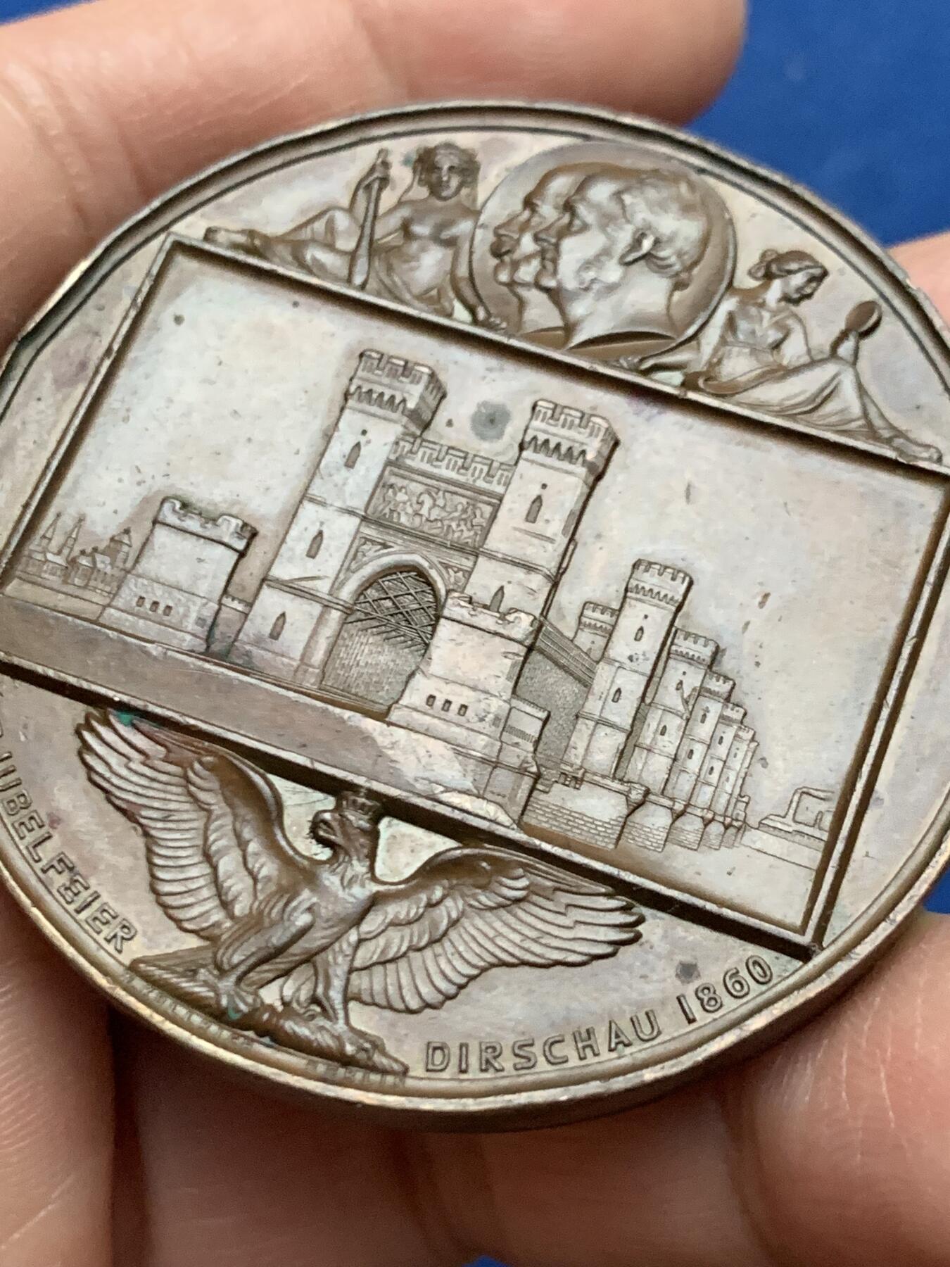 《竞宝斋》第450场 周日，周一，周二  3场连拍 （全场包邮，欢迎送拍） 德国1860年普鲁士特切夫铁路大桥落成及建市600周年纪念铜章，极美高浮雕，58.9克，50.5mm。