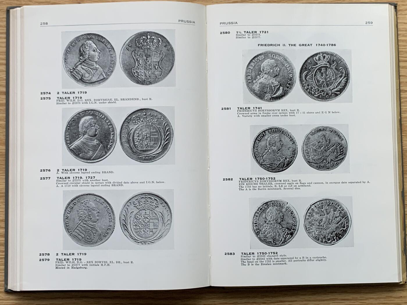 《竞宝斋》第450场 周日，周一，周二  3场连拍 （全场包邮，欢迎送拍） 达文波特德国泰勒1700-1800第二版，已绝版，PCGS和NGC官方参考目录，目录本身就是收藏品