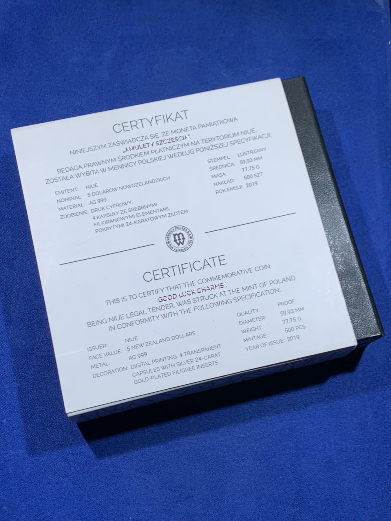 《竞宝斋》第450场 周日，周一，周二  3场连拍 （全场包邮，欢迎送拍） 纽埃2019年5元精制彩色镶嵌银币 幸运符 77.5克999银 盒证全 发行量500枚