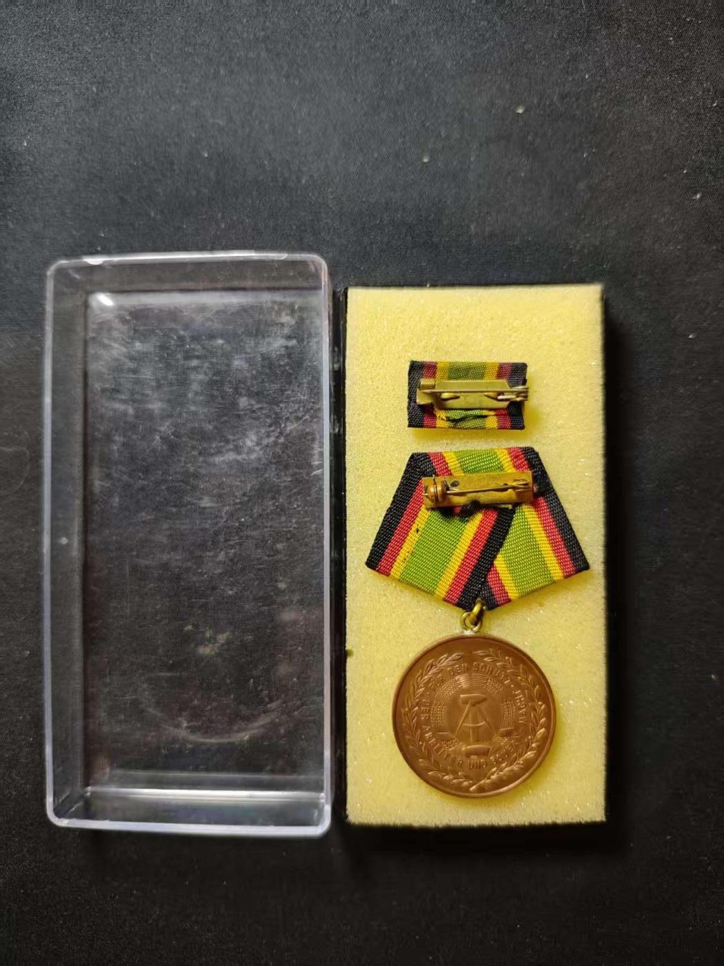 罗岚⭐爱藏⭐甄选专拍第二场-分享拍场赚佣（实体店在建中···） 民主德国人民军铜级忠诚服役奖章带盒略 早期提手挂版本