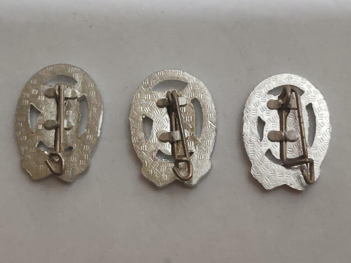 韵星假日拍卖第三十三期 -- Rimey Holidays Auction 33 民主德国银级体育技能证章mini一组