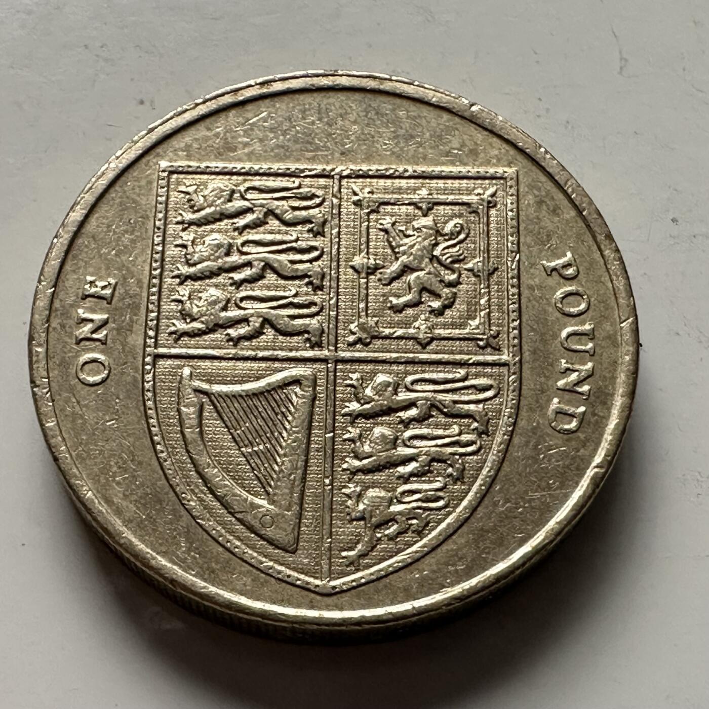 🌹外币初藏🌹🐯2025年第144场  每周二四六晚8️⃣点 接代拍 英国2014年一英镑