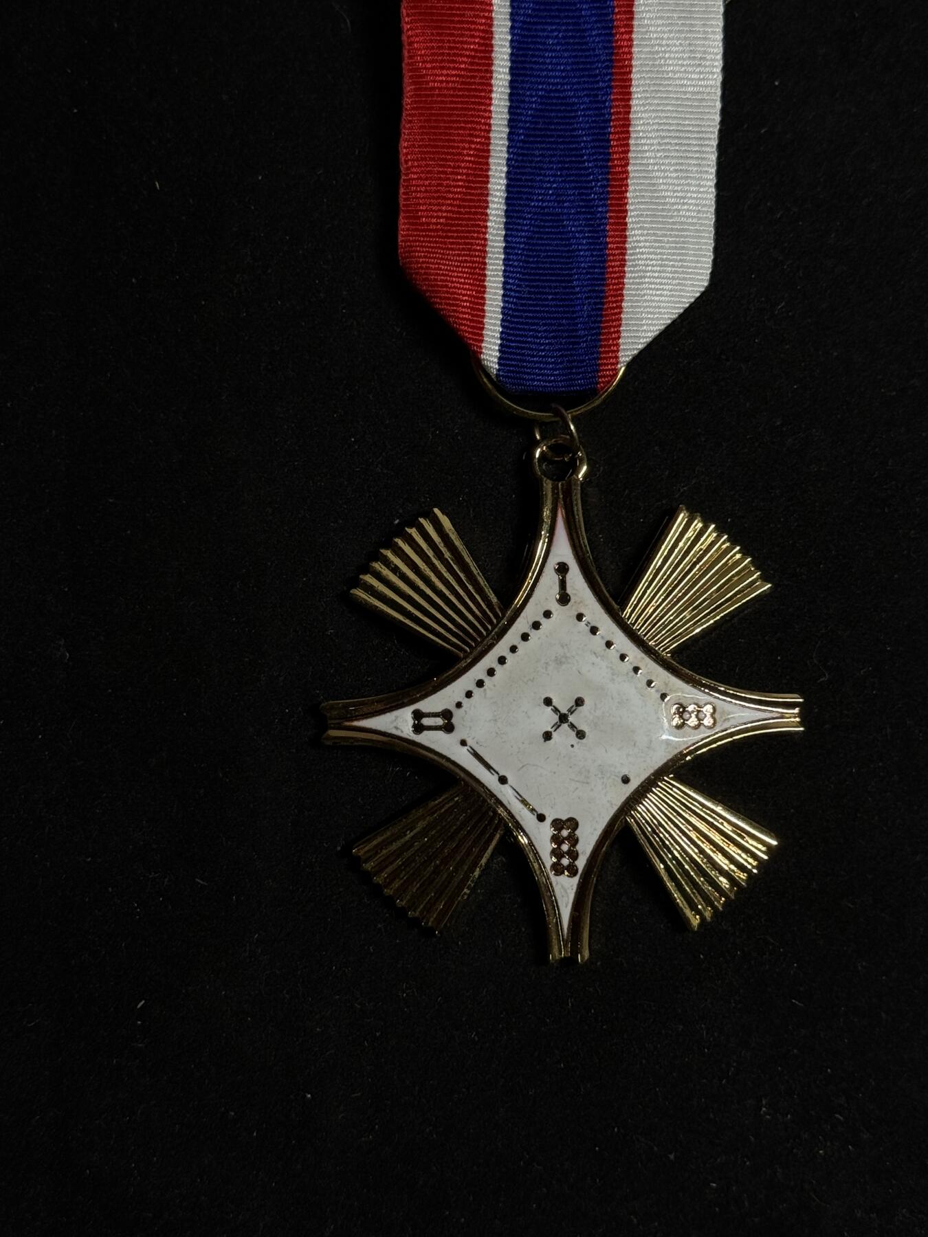 欢庆元旦！戎马世界章牌大赏第109期元旦大拍 铭记历史，珍爱和平！洛书勋章，退台后版本