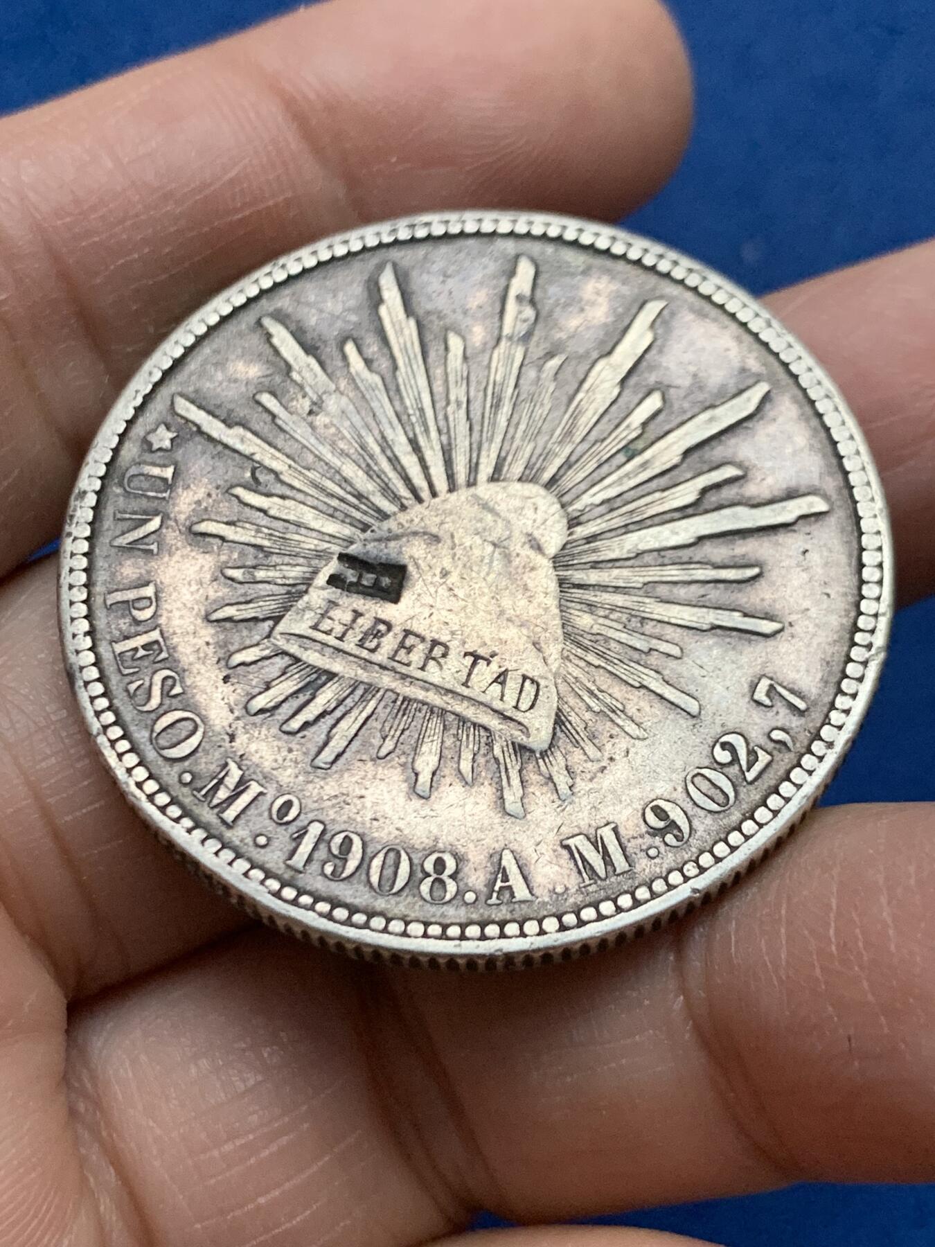 《竞宝斋》第450场 周日，周一，周二  3场连拍 （全场包邮，欢迎送拍） 墨西哥1908年鹰洋银币，双面有戳，细节见图。