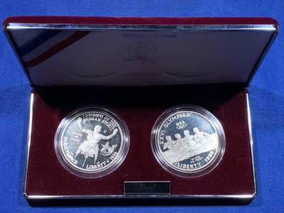 《竞宝斋》第450场 周日，周一，周二  3场连拍 （全场包邮，欢迎送拍） - 美国1996年1美元2枚装精制银币套 亚特兰大奥运会 原盒 900银 26.73克X2