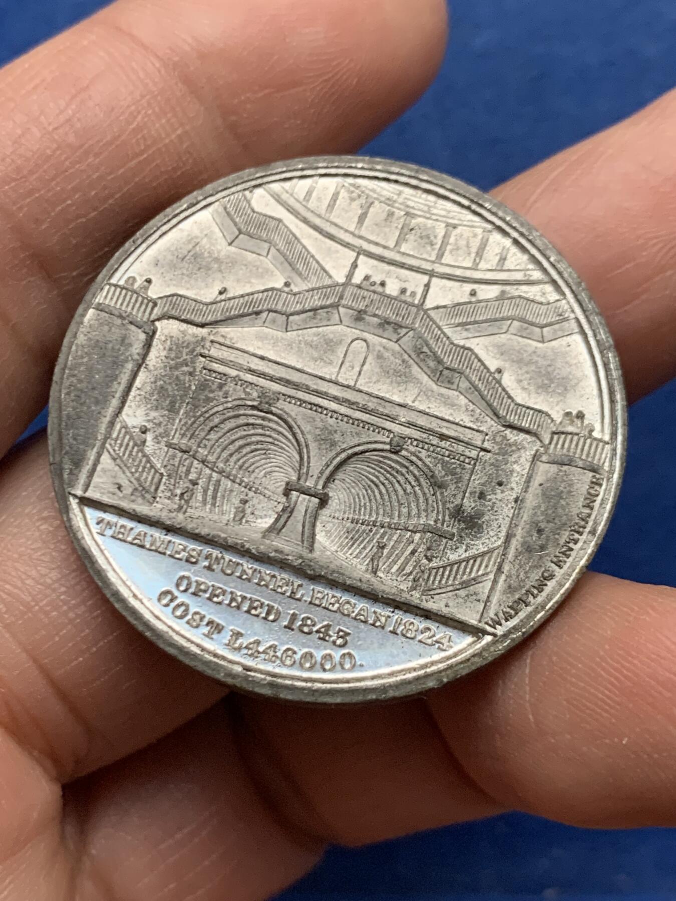 《竞宝斋》第450场 周日，周一，周二  3场连拍 （全场包邮，欢迎送拍） 英国1843年伦敦泰晤士河隧道通车纪念锌章 14.3克 35.9mm