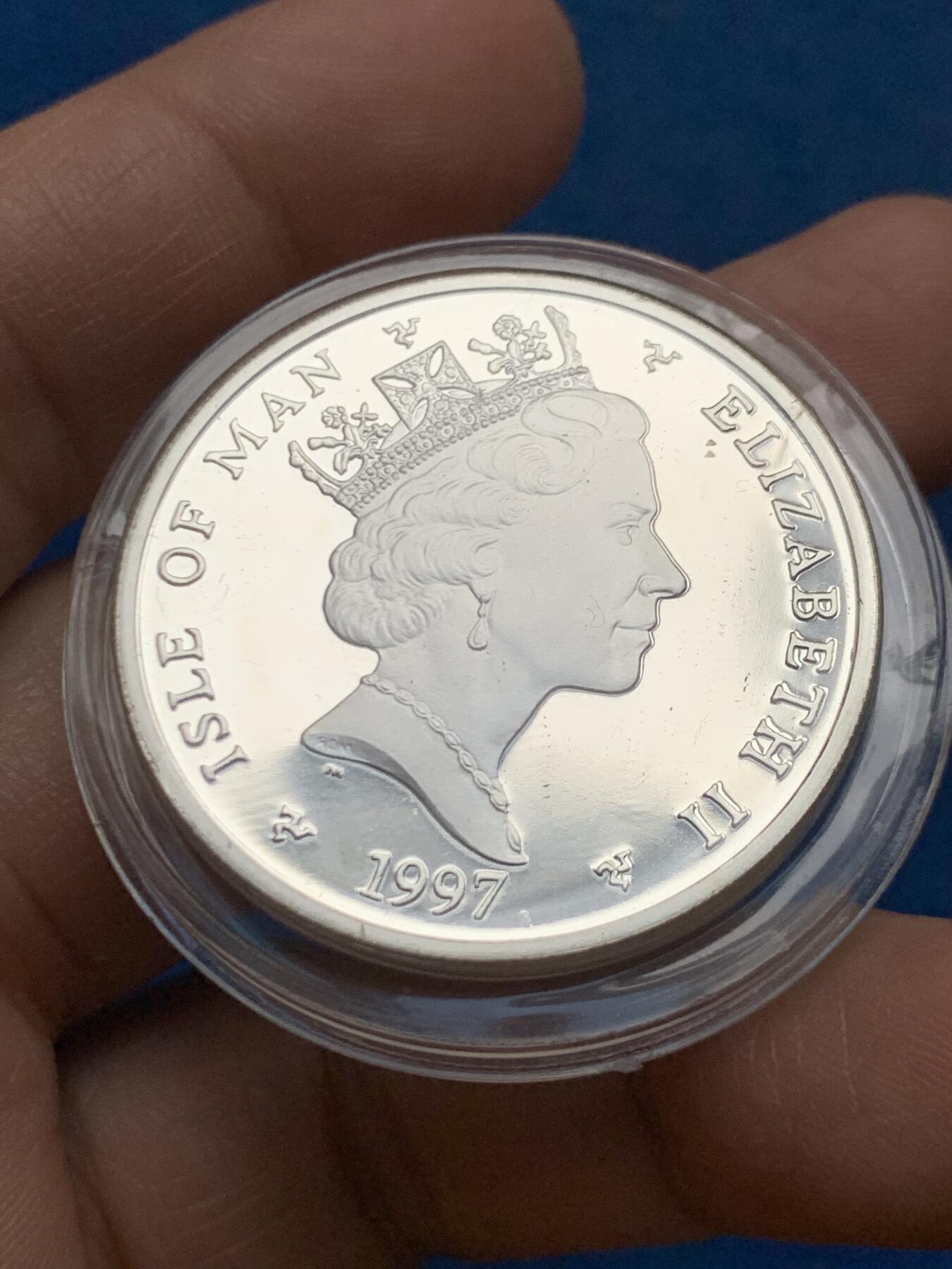 《竞宝斋》第450场 周日，周一，周二  3场连拍 （全场包邮，欢迎送拍） 马恩岛1997年金婚纪念日5镑精制银币 925银 23.5克