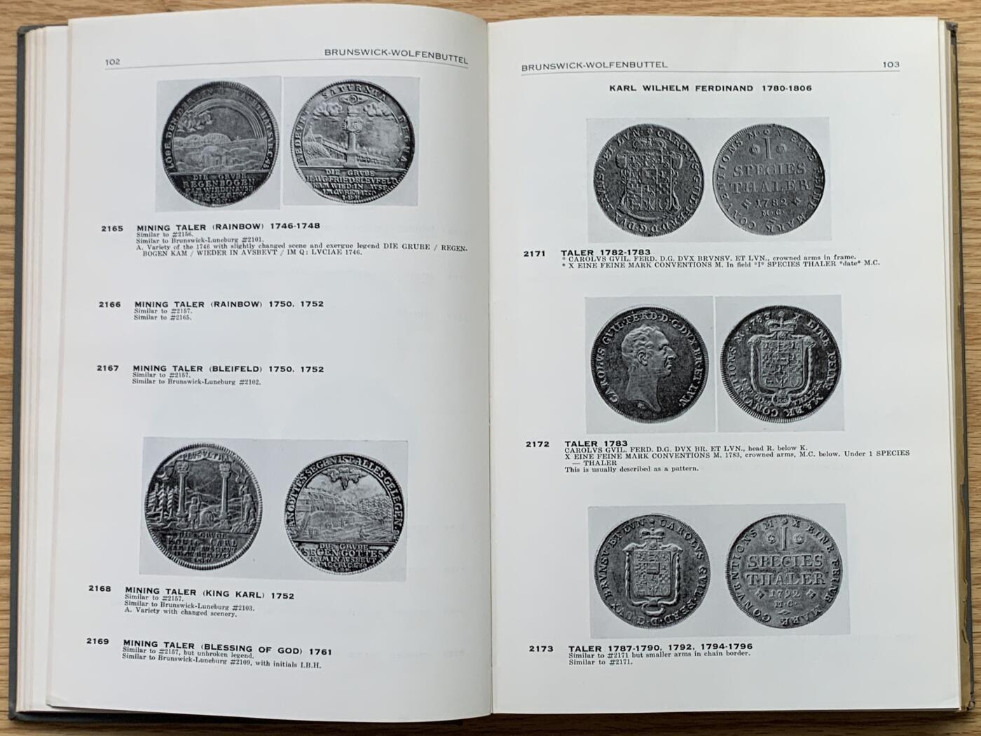《竞宝斋》第450场 周日，周一，周二  3场连拍 （全场包邮，欢迎送拍） 达文波特德国泰勒1700-1800第二版，已绝版，PCGS和NGC官方参考目录，目录本身就是收藏品