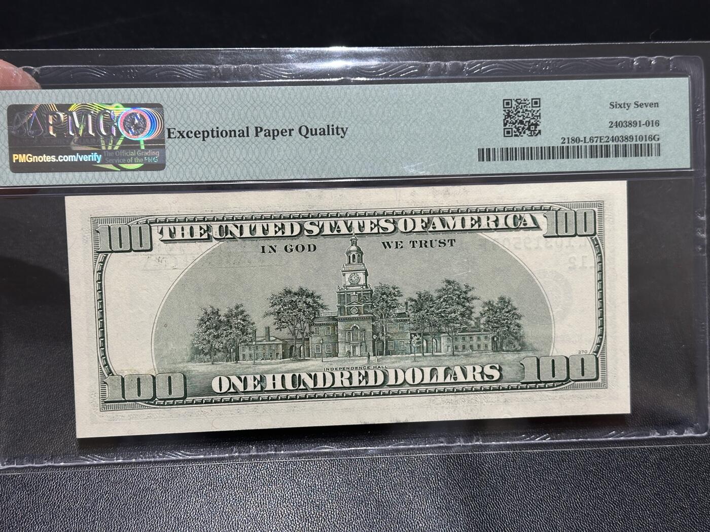 《外钞收藏家》第五百九十六期（精品大拍场）（本平台长期征集拍品、欢迎藏友们联系合作） 2006年美国大头版100美元 PMG67 无47尾8