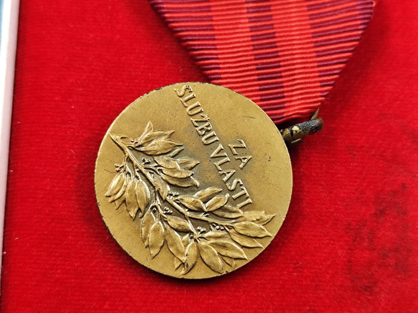 12月20日徽章钱币专场 原盒双略章捷克斯洛伐克白狮系列勋章