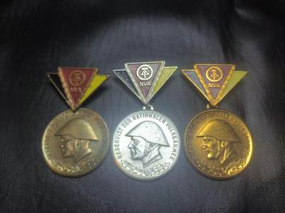 罗岚⭐爱藏⭐甄选专拍第二场-分享拍场赚佣（实体店在建中···） - 民主德国人民军预备役军官奖章一组 早期版大全套 均好品