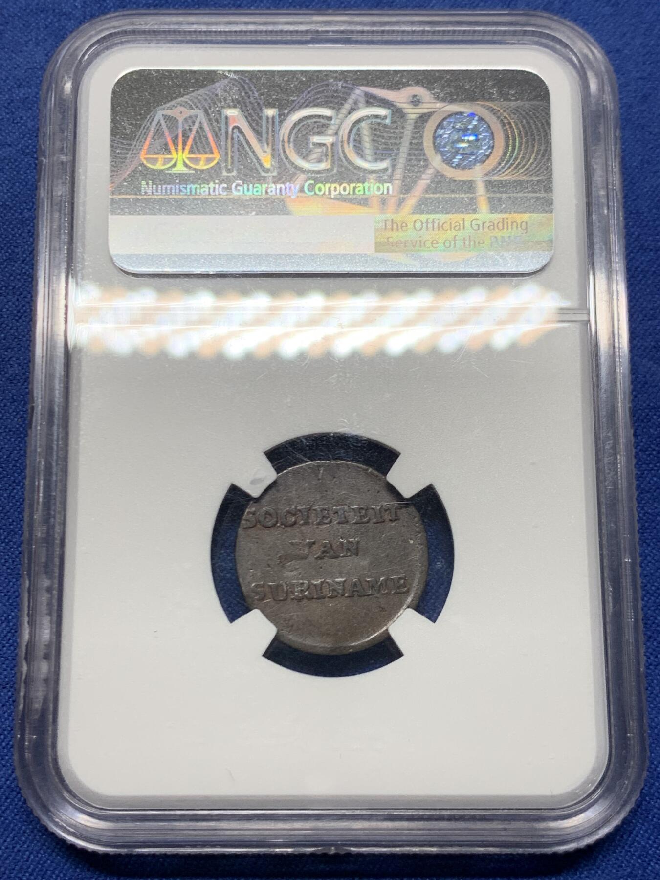 《竞宝斋》第450场 周日，周一，周二  3场连拍 （全场包邮，欢迎送拍） NGC AUD 荷属苏里南 1764年 1杜伊特 铜币 极美原铜光 相对少见的LONG GRASS版 仅单年发行 稀缺品种