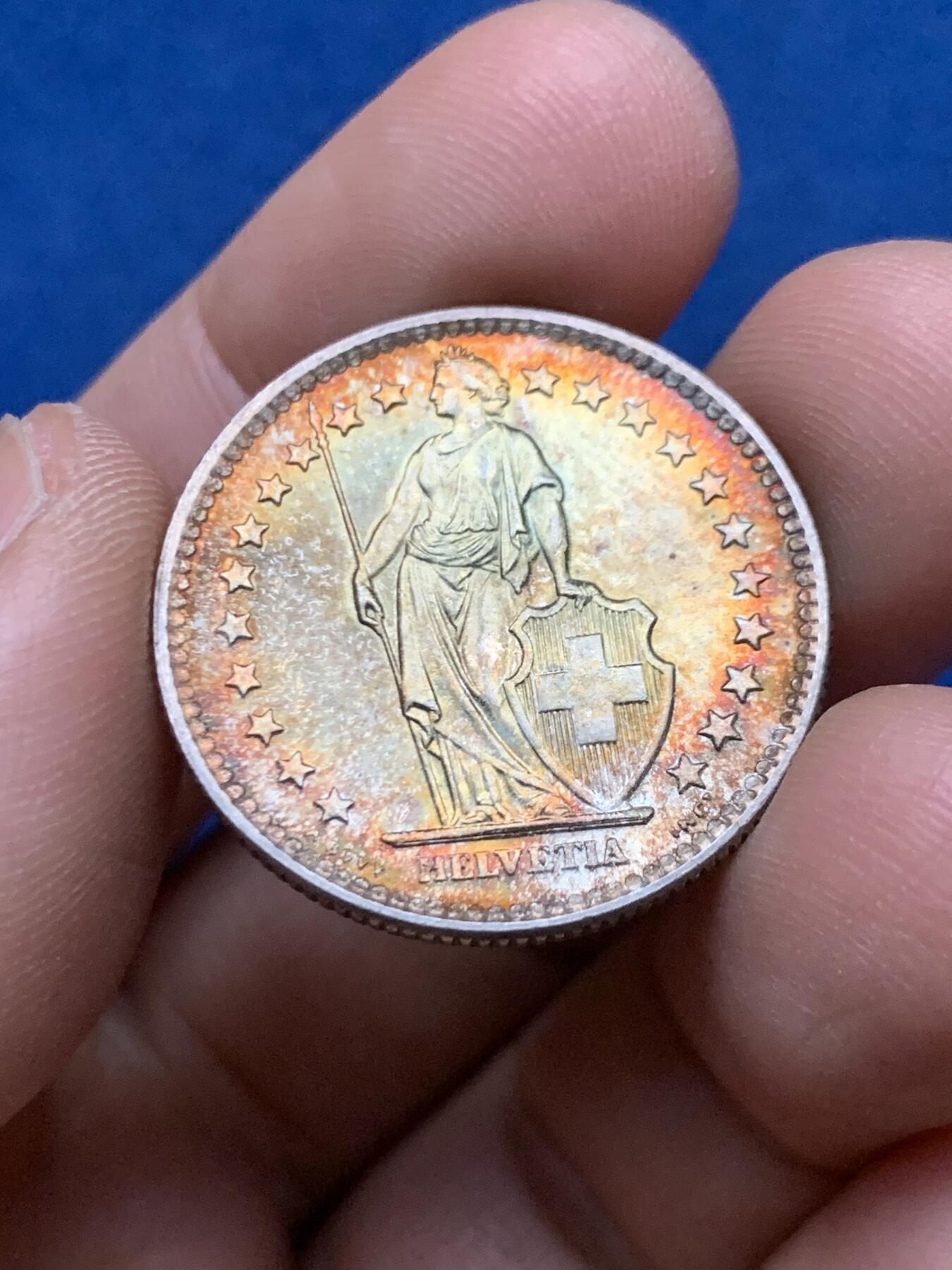 《竞宝斋》第450场 周日，周一，周二  3场连拍 （全场包邮，欢迎送拍） 瑞士1960年2法郎银币 卷拆未流通双面环彩 细节见图