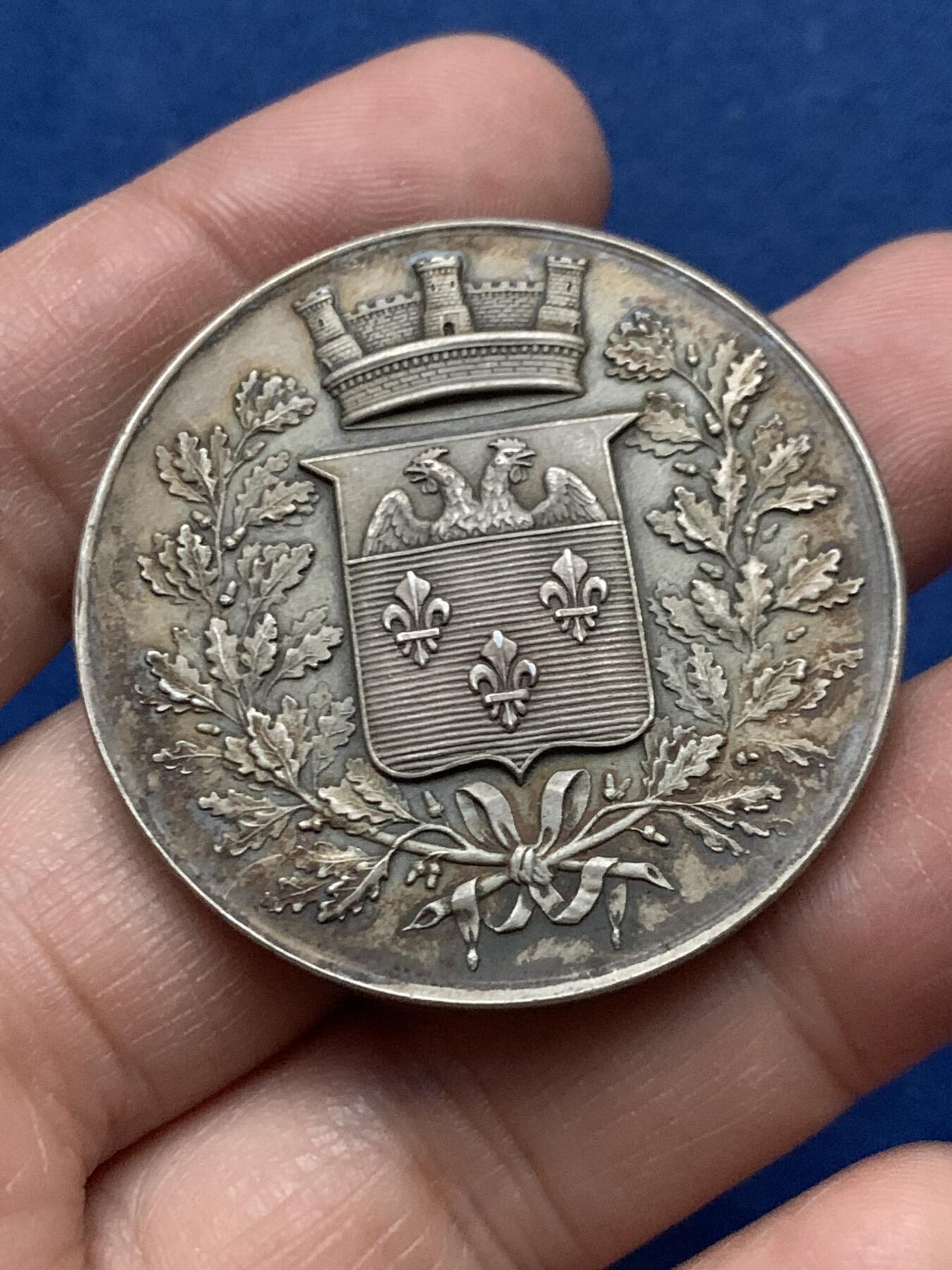 《竞宝斋》第450场 周日，周一，周二  3场连拍 （全场包邮，欢迎送拍） 两枚一组 法国1904/1908凡尔赛市议会纪念银章 38.2克+38.1克 41.5mm 带盒 丰饶角银标