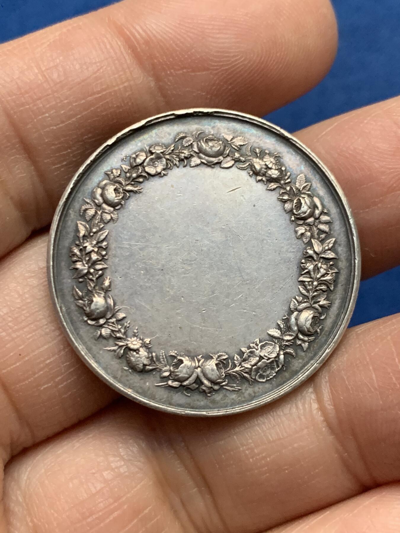 《竞宝斋》第450场 周日，周一，周二  3场连拍 （全场包邮，欢迎送拍） 法国结婚银章 14克 31.6mm 丰饶角银标 背面无刻字