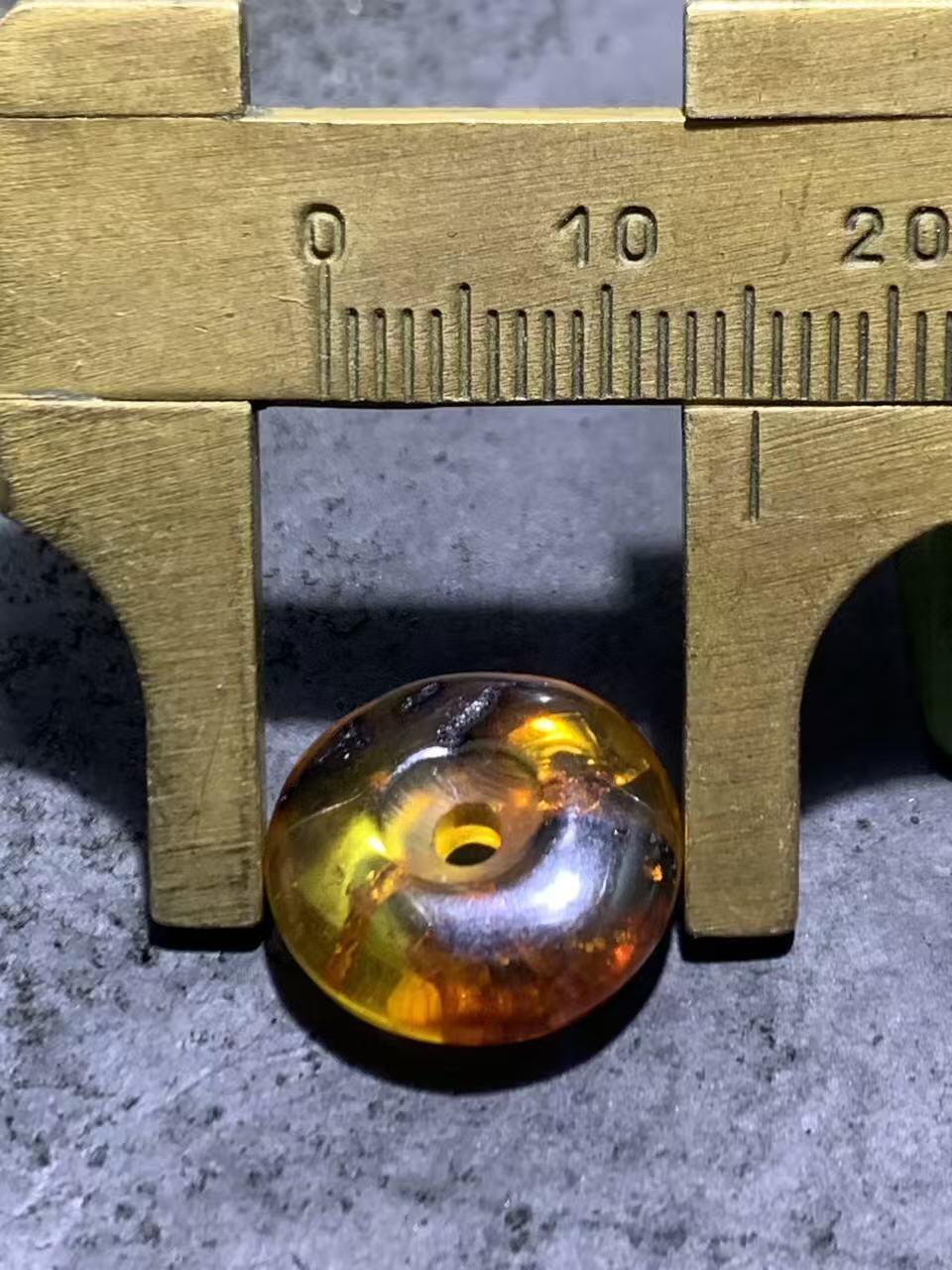 精美乌克兰花珀通货平安扣一个