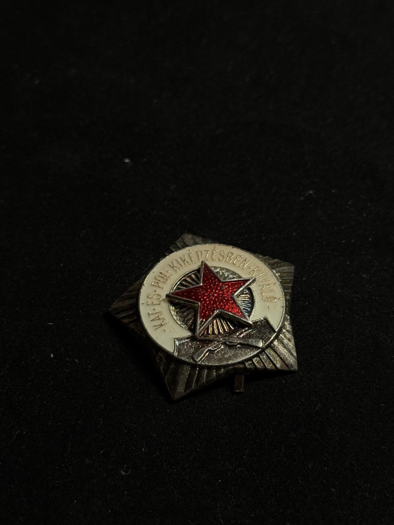 欢庆元旦！戎马世界章牌大赏第109期元旦大拍 匈牙利人民军军事政治训练优秀证章