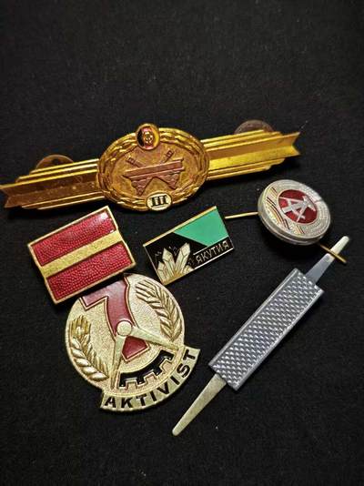 罗岚⭐爱藏⭐甄选专拍第二场-分享拍场赚佣（实体店在建中···） - 民主德国勋赏一组（三级通讯技能 七年建设模范奖章）