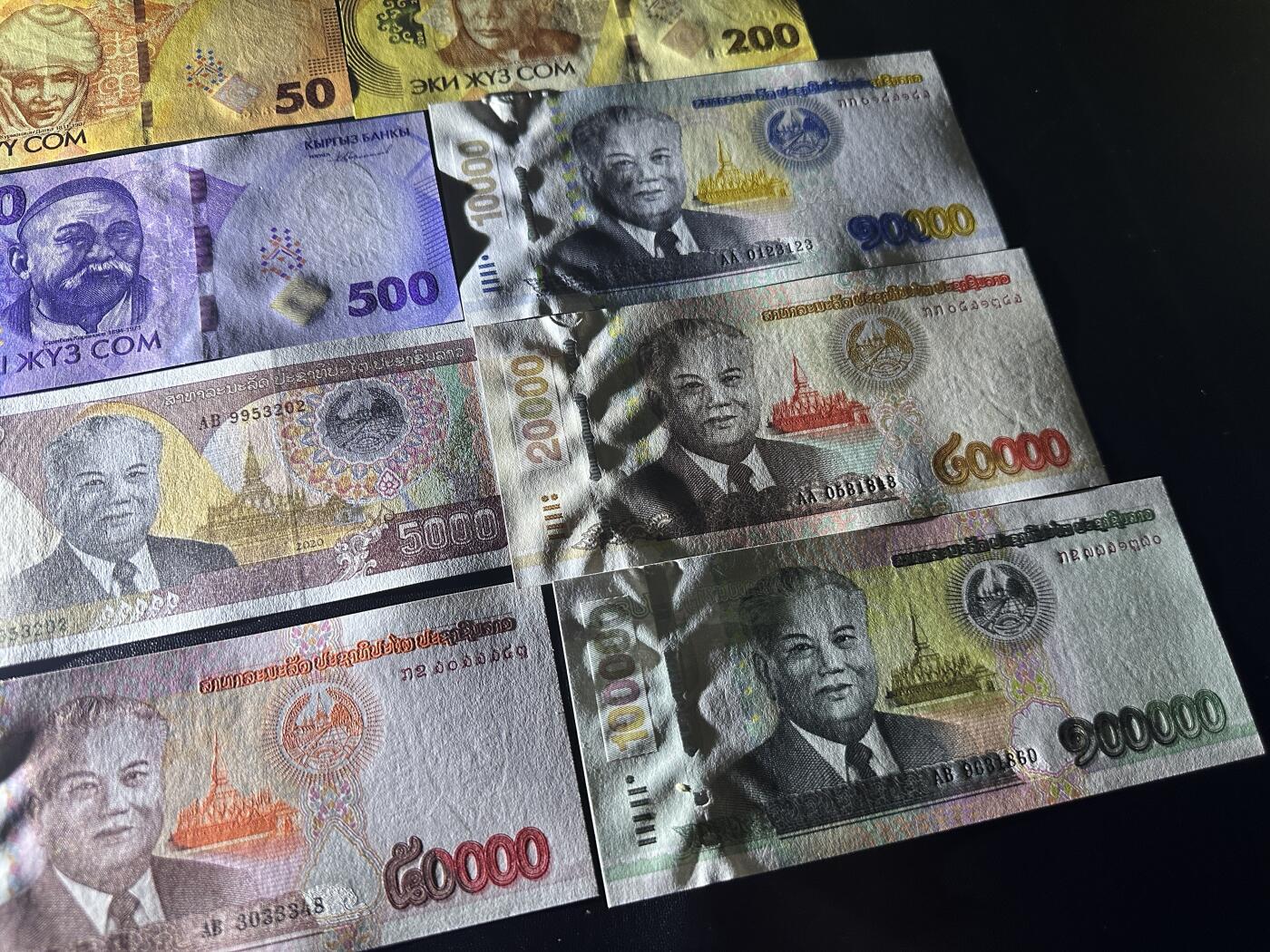 《外钞收藏家》第五百九十六期（精品大拍场）（本平台长期征集拍品、欢迎藏友们联系合作） 2025年蛇钞1张+吉尔吉斯谈5张+老挝2个版本7张 全部一起 全新UNC 