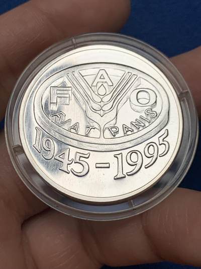 《竞宝斋》第450场 周日，周一，周二  3场连拍 （全场包邮，欢迎送拍） - 罗马尼亚1995年FAO五十周年大银币 27.3g 925银