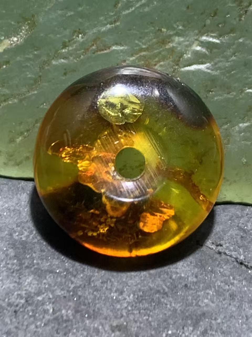 精美乌克兰花珀通货平安扣一个