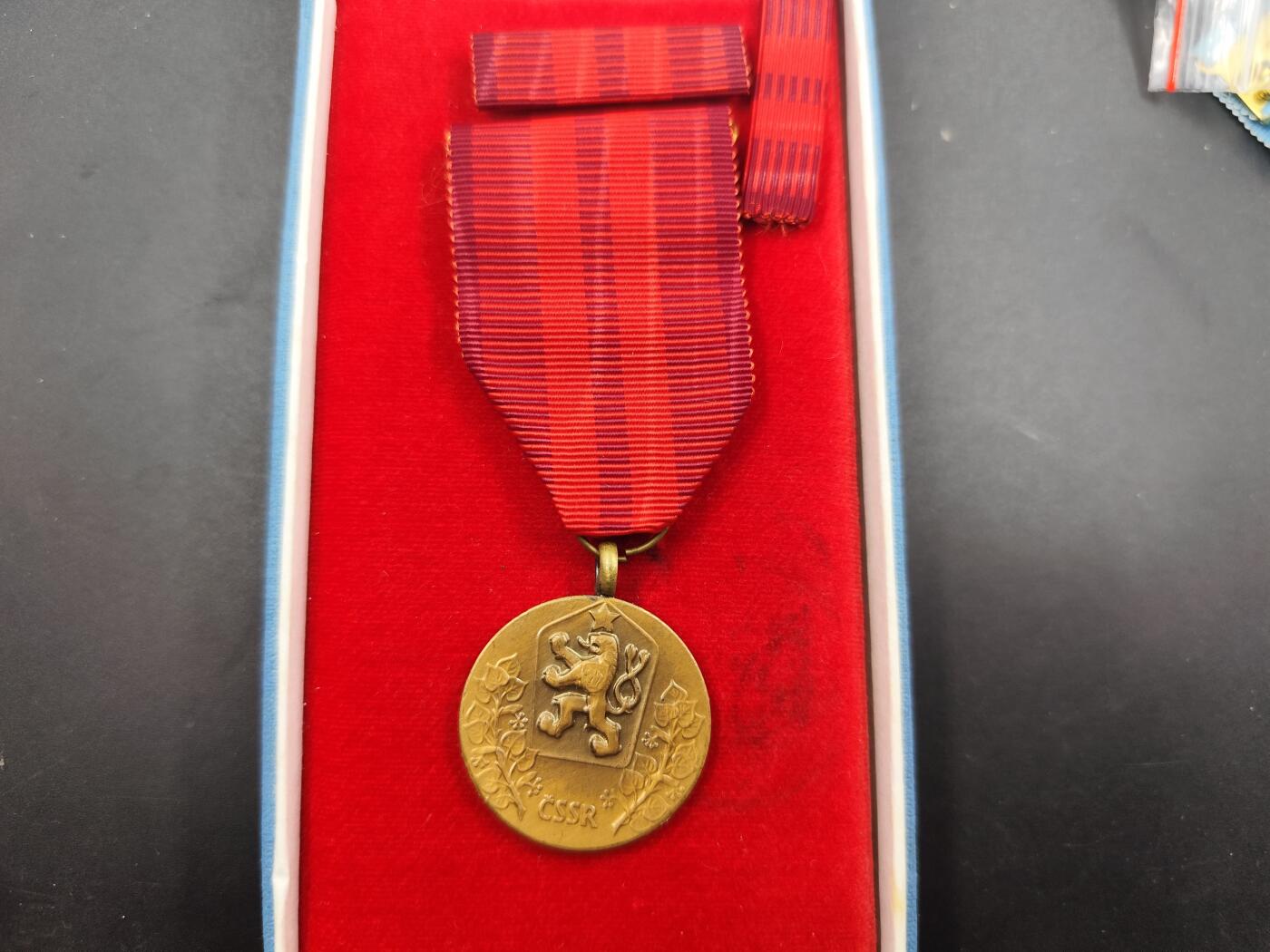 12月20日徽章钱币专场 原盒双略章捷克斯洛伐克白狮系列勋章