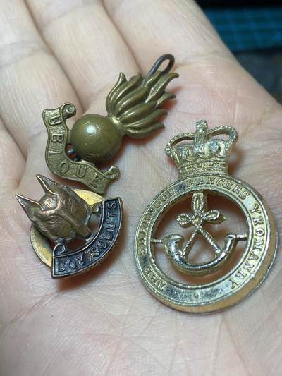 2025年第一百四十五场(总第一百七十一场）高品质英国一线回流散币年末特拍场第二场(免佣金) - 杂件胸针3枚