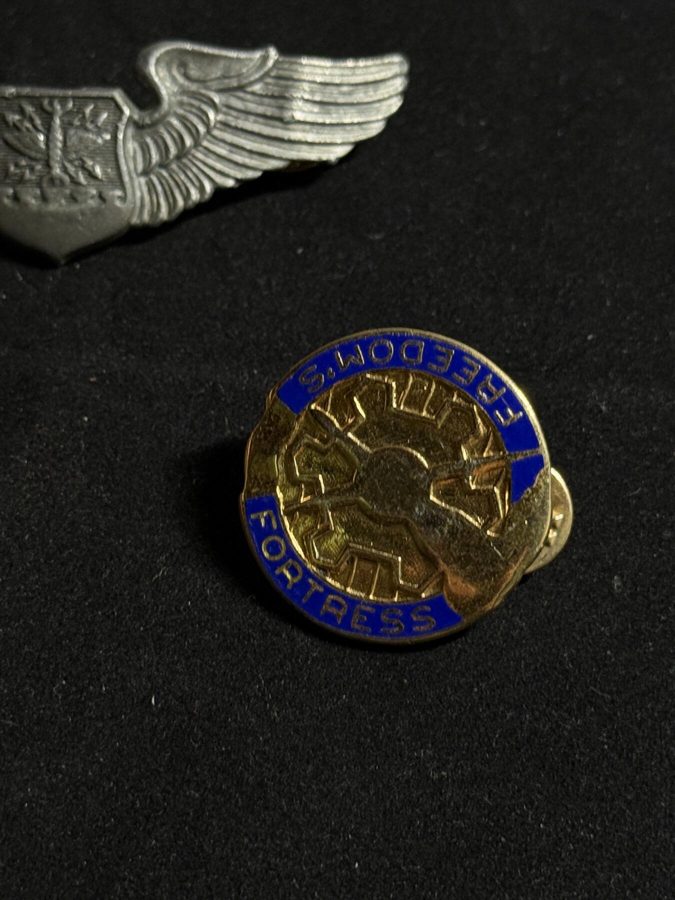 欢庆元旦！戎马世界章牌大赏第109期元旦大拍 美国证章一组