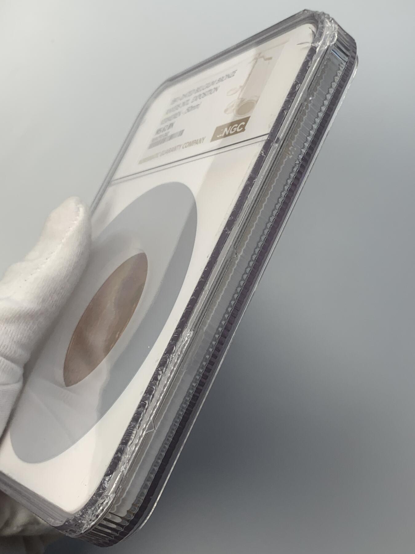 掌中浮雕-藏着的欧洲第047场 NGC MS62 : 1891年比利时安特卫普国际博览会铜章，50mm，盒子边缘有破损如图