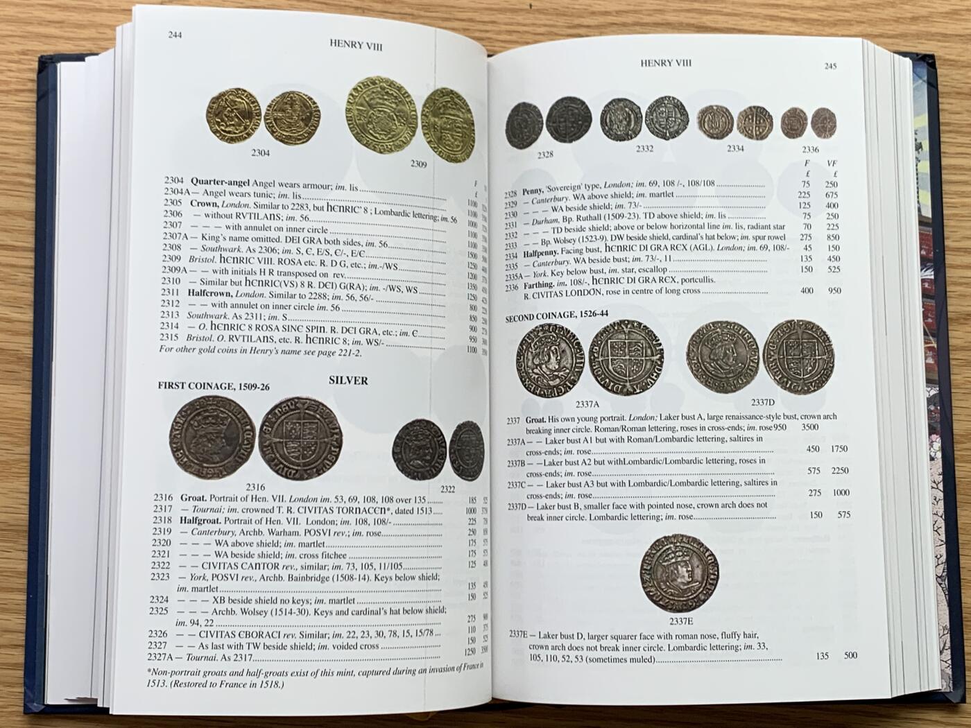 《竞宝斋》第450场 周日，周一，周二  3场连拍 （全场包邮，欢迎送拍） 2026最新版英国钱币标准目录，完整收录英国从打制币到10进制前的钱币，英系藏家必备，PCGS和NGC官方参考目录，约1.15公斤。