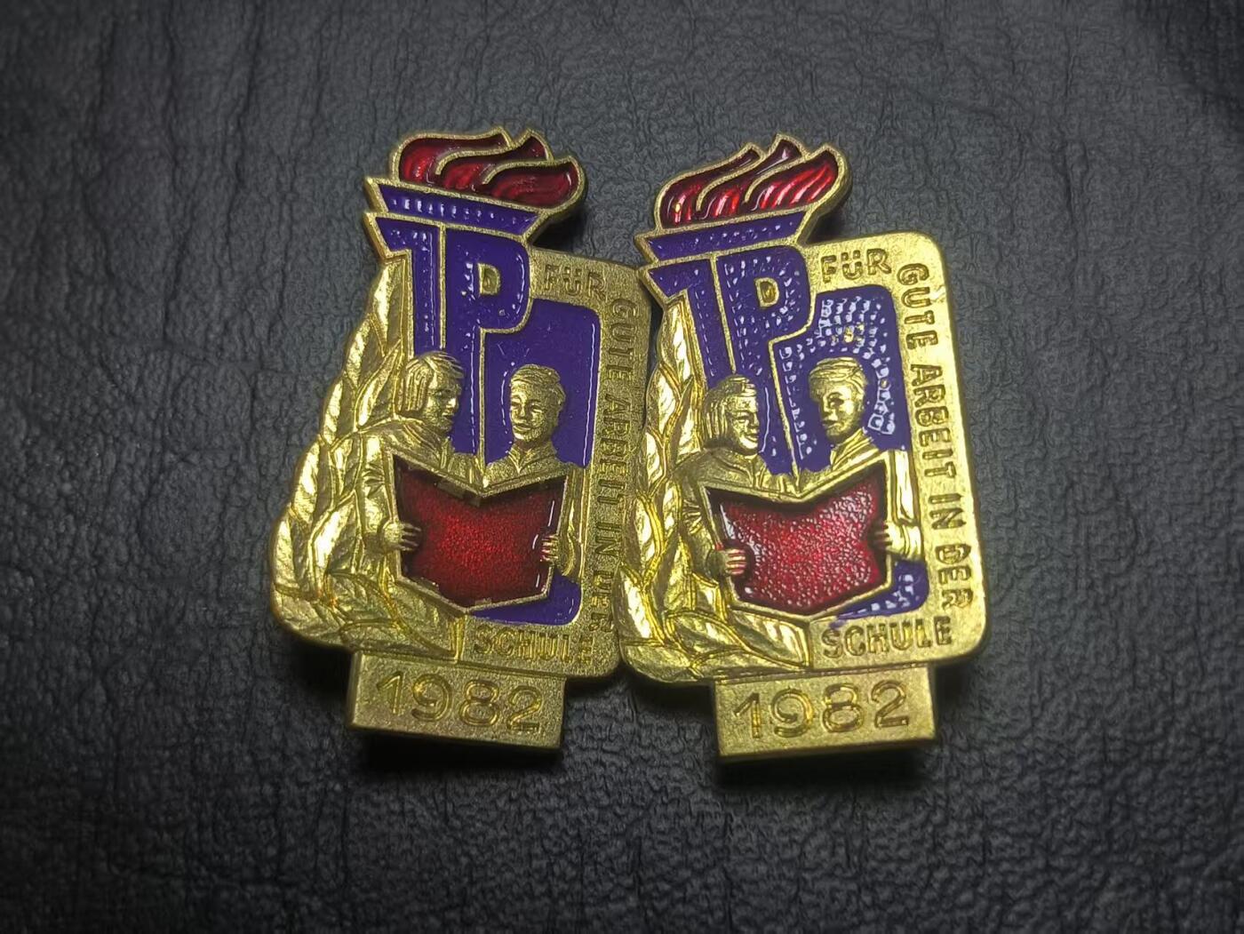 罗岚⭐爱藏⭐甄选专拍第二场-分享拍场赚佣（实体店在建中···） 民主德国优秀青年学生证章 铜质一对