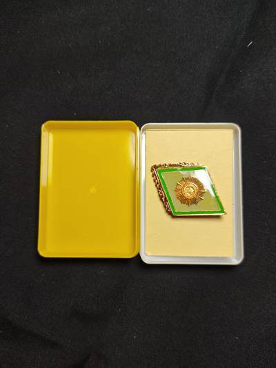 罗岚⭐爱藏⭐甄选专拍第二场-分享拍场赚佣（实体店在建中···） - 民主德国内务部高等晶G学院校徽 早期铜珐琅转轮版本带原盒 学习苏联的校徽为菱形