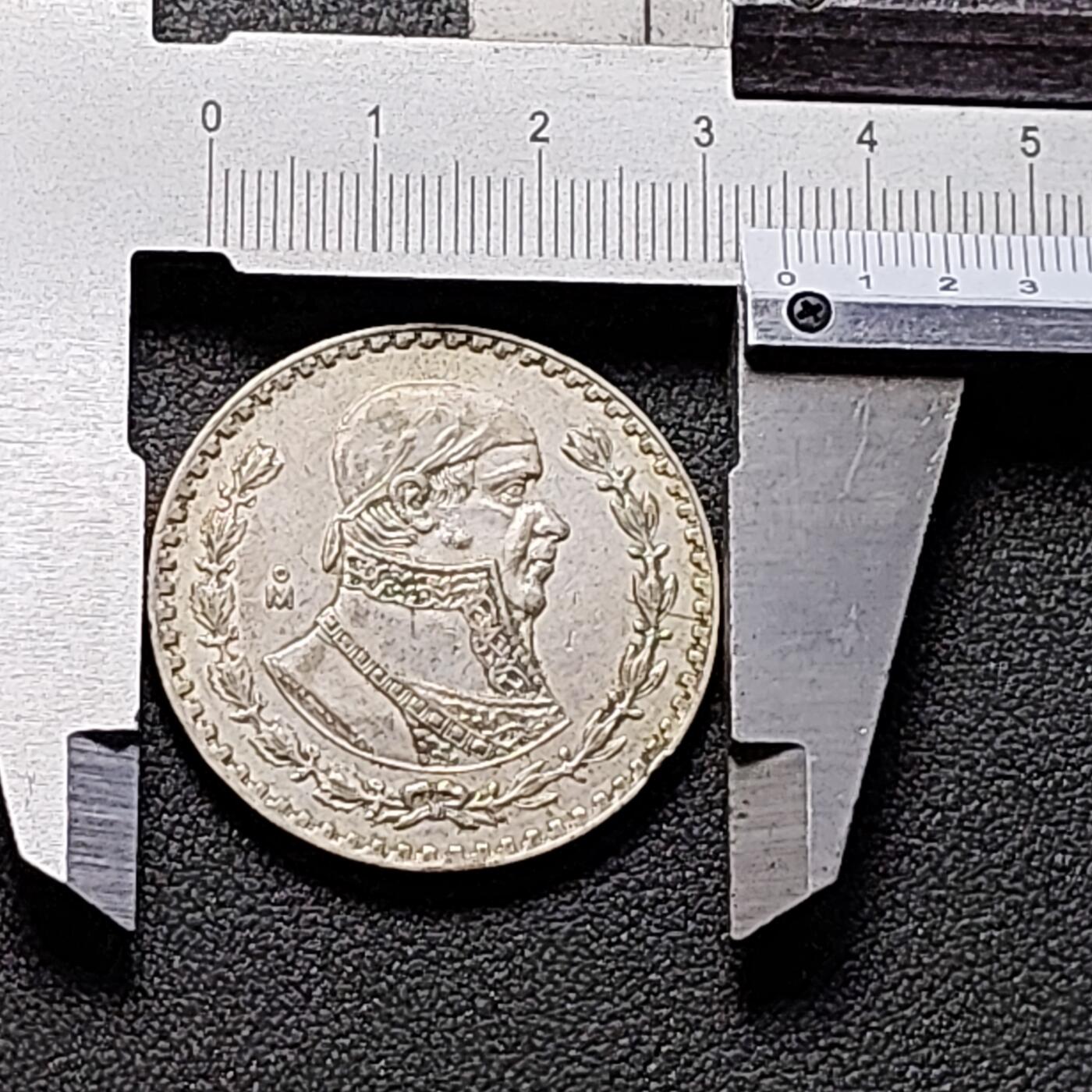 泉币菌-第152场-精品福利场 1962年 墨西哥一比索银币 34.8*2.2㎜ 16g 