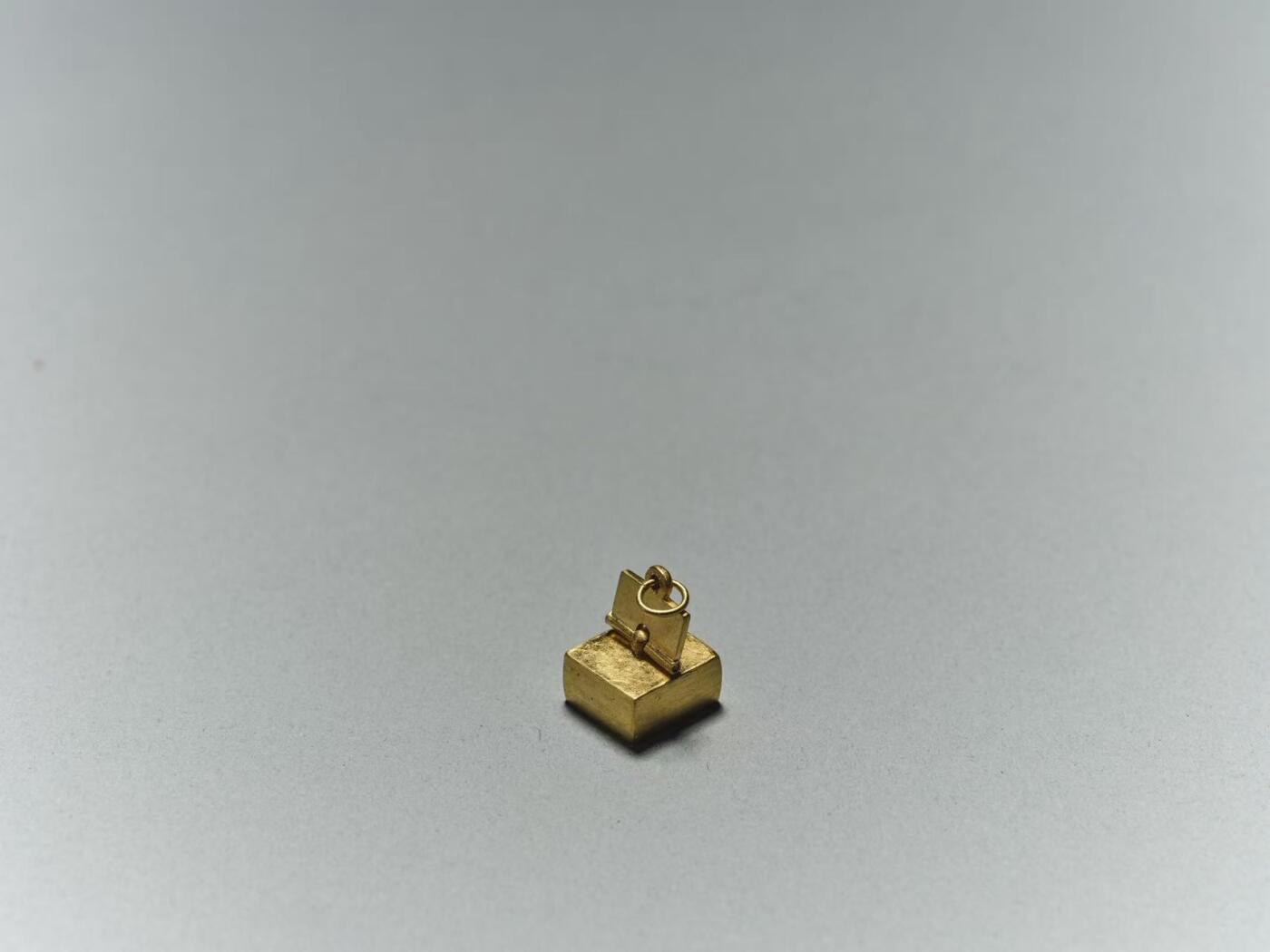 中贸圣佳2025年秋季拍卖会 众妙 民国 孙科金印及考试院考绩奖章一组 金印重：30g，纪念章（含绶带）：33.7g