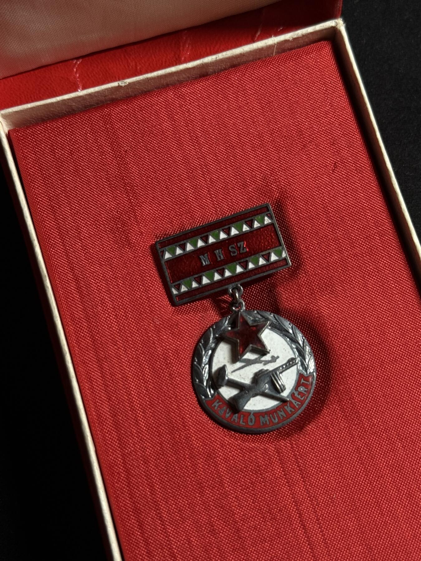 欢庆元旦！戎马世界章牌大赏第109期元旦大拍 匈牙利国防协会杰出证章