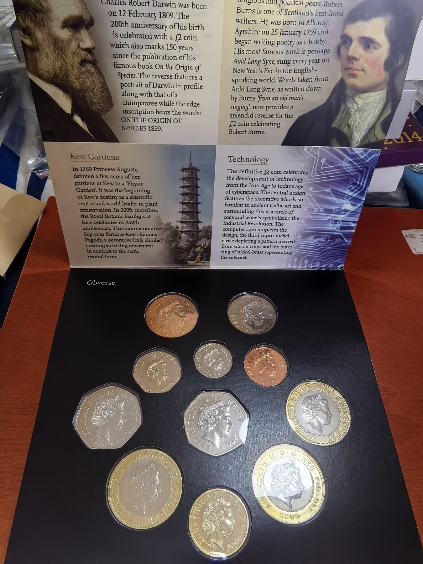 长老汇蛇年精选第八十六场拍卖 2009英国精制币12枚，盒证全，含大热门邱园50便士，普制币套装市场价大约2900元，邱园中国塔灵感来自南京大报恩寺(2)