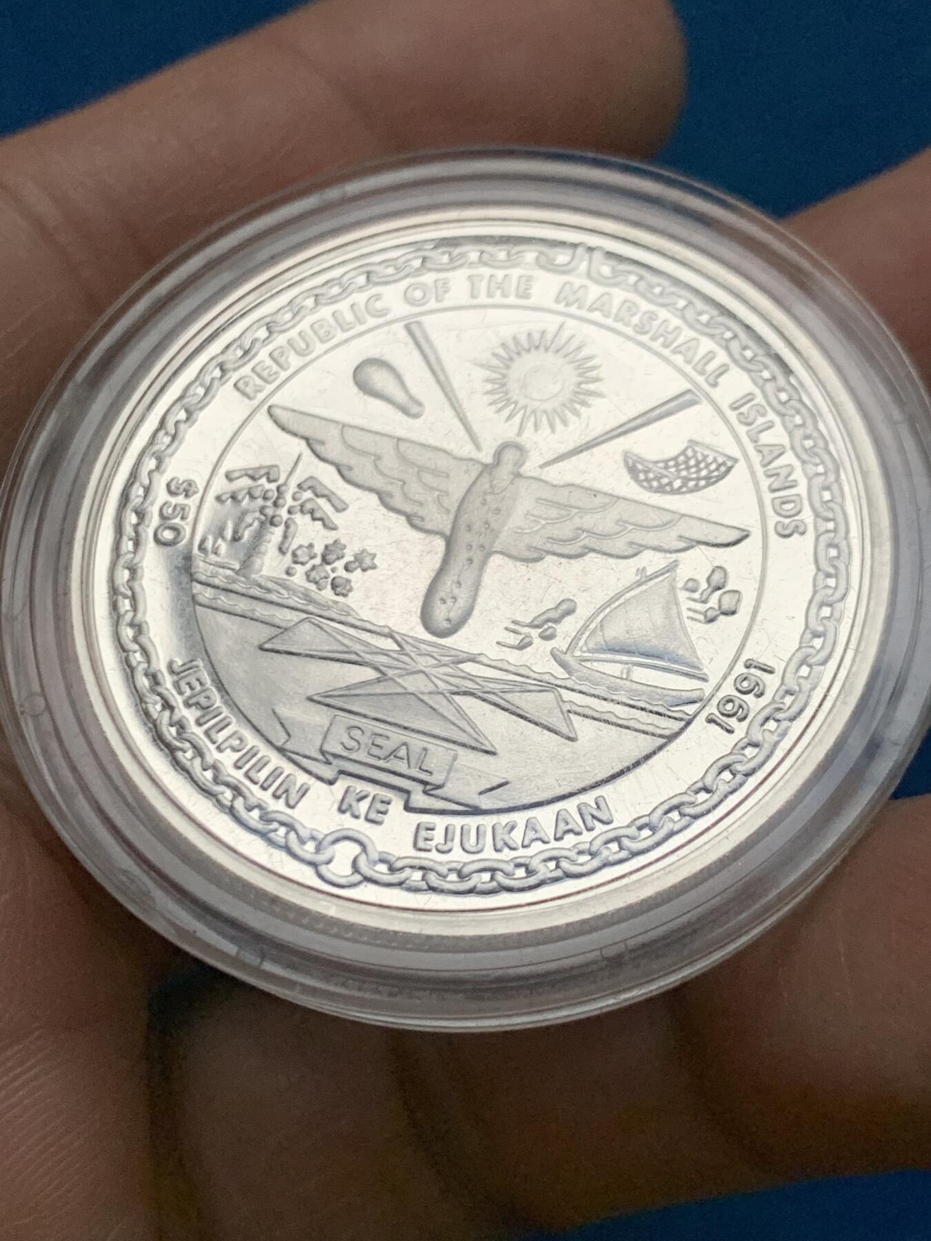 《竞宝斋》第450场 周日，周一，周二  3场连拍 （全场包邮，欢迎送拍） 马绍尔群岛1991年沙漠风暴英雄大银币 31.45g 999银